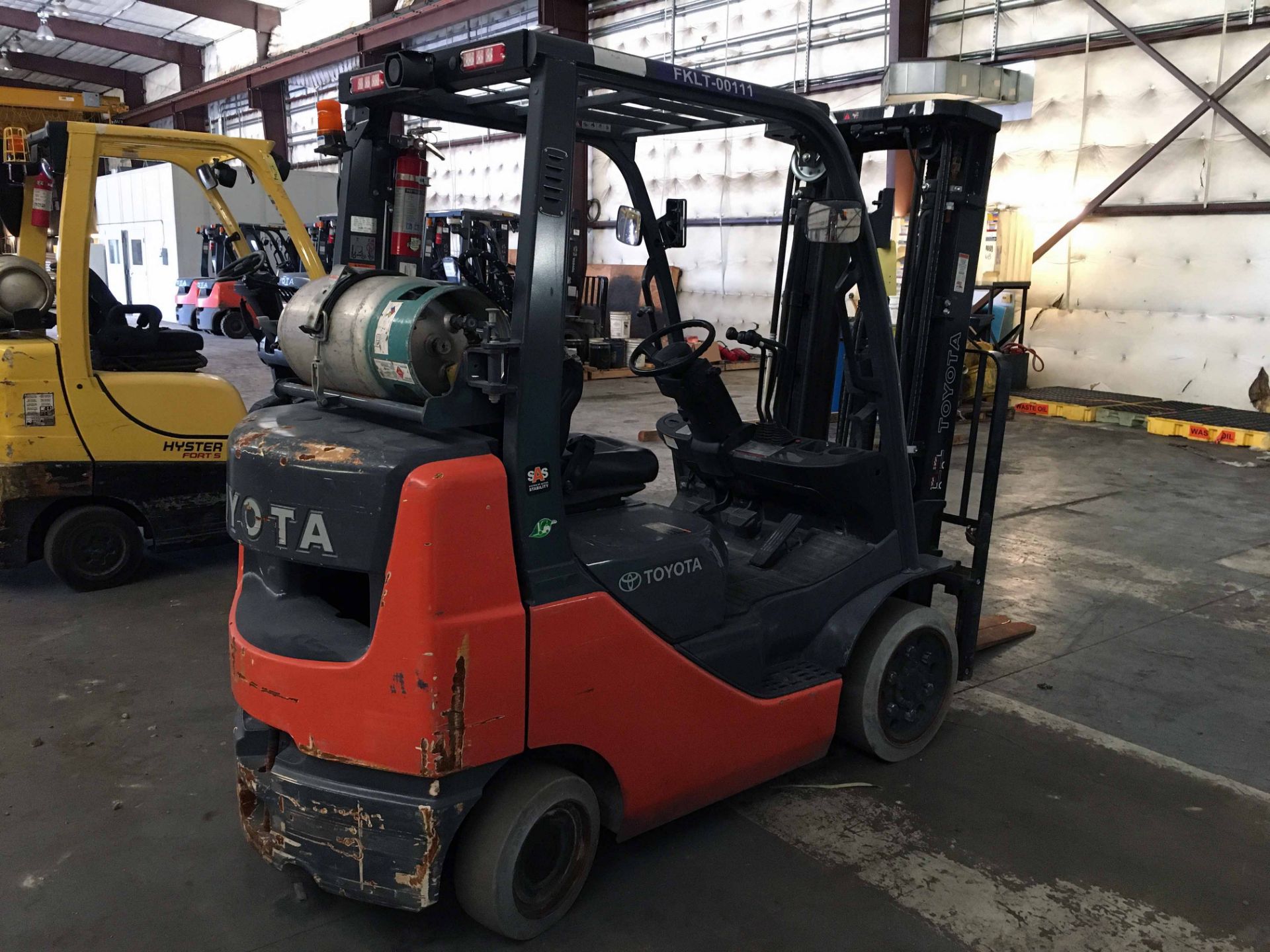 FORKLIFT, TOYOTA 5,000 LB BASE CAP MDL. 8FGCU25, new 2015, LPG, 189” max. lift ht., 83” 3-stage - Image 4 of 8