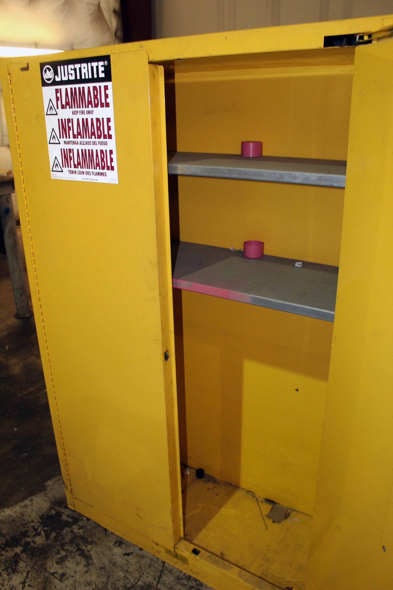 FLAMMABLE MATERIAL STORAGE CABINET - Image 2 of 4