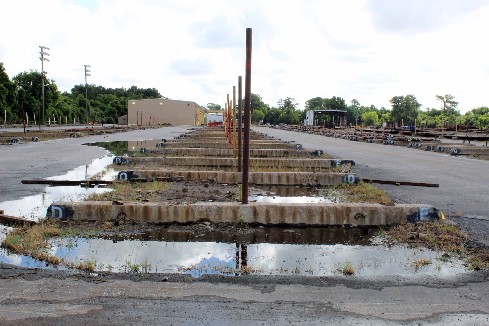 LOT OF CONCRETE PIPE SLEEPERS (APPROX. 25), ROW 3, 27'L.