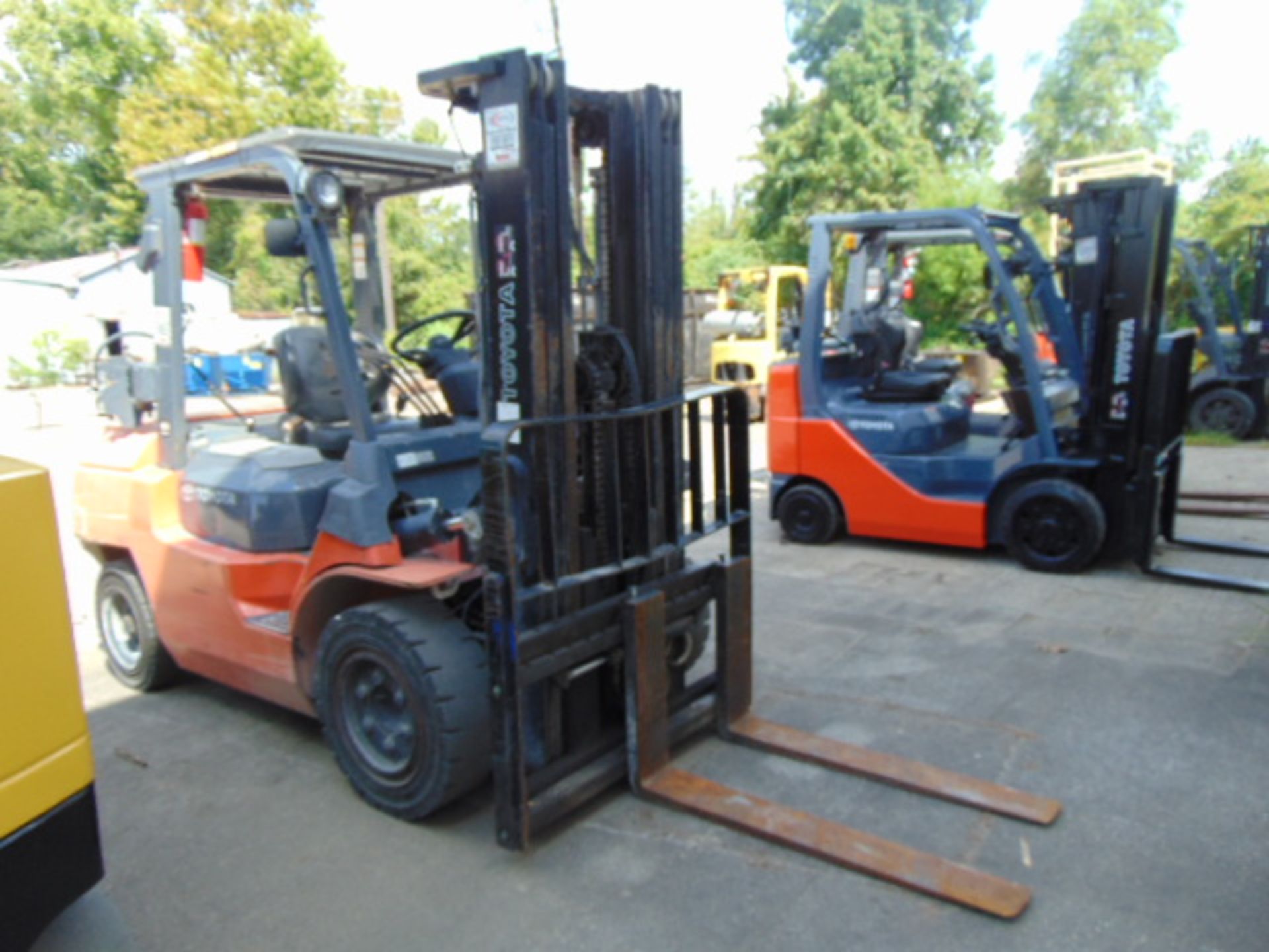 FORKLIFT, TOYOTA 8,000 BASE CAP. MDL 7FGU35, new 2014, LPG, 189" max. lift ht., 90" triple stage - Image 2 of 7
