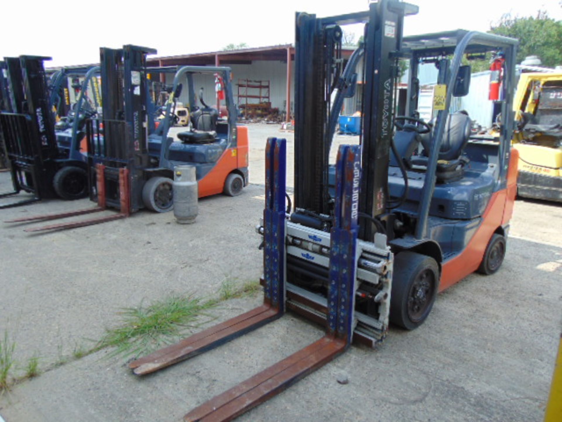 FORKLIFT, TOYOTA 7,000 LB. BASE CAP. MDL. 8FGCU32, new 2014, LPG, 131" lift ht., side shift,