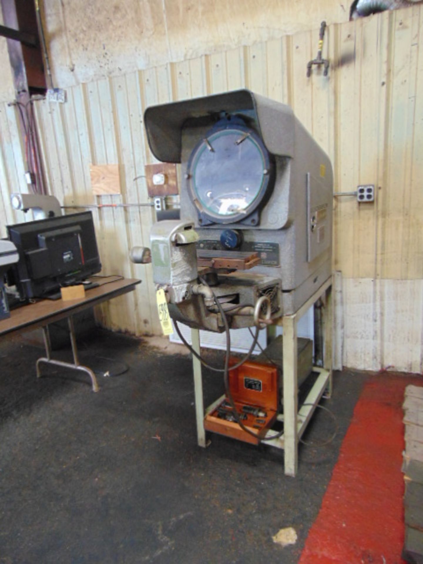 OPTICAL COMPARATOR, JONES & LAMSON MDL. TX-14, S/N E40984