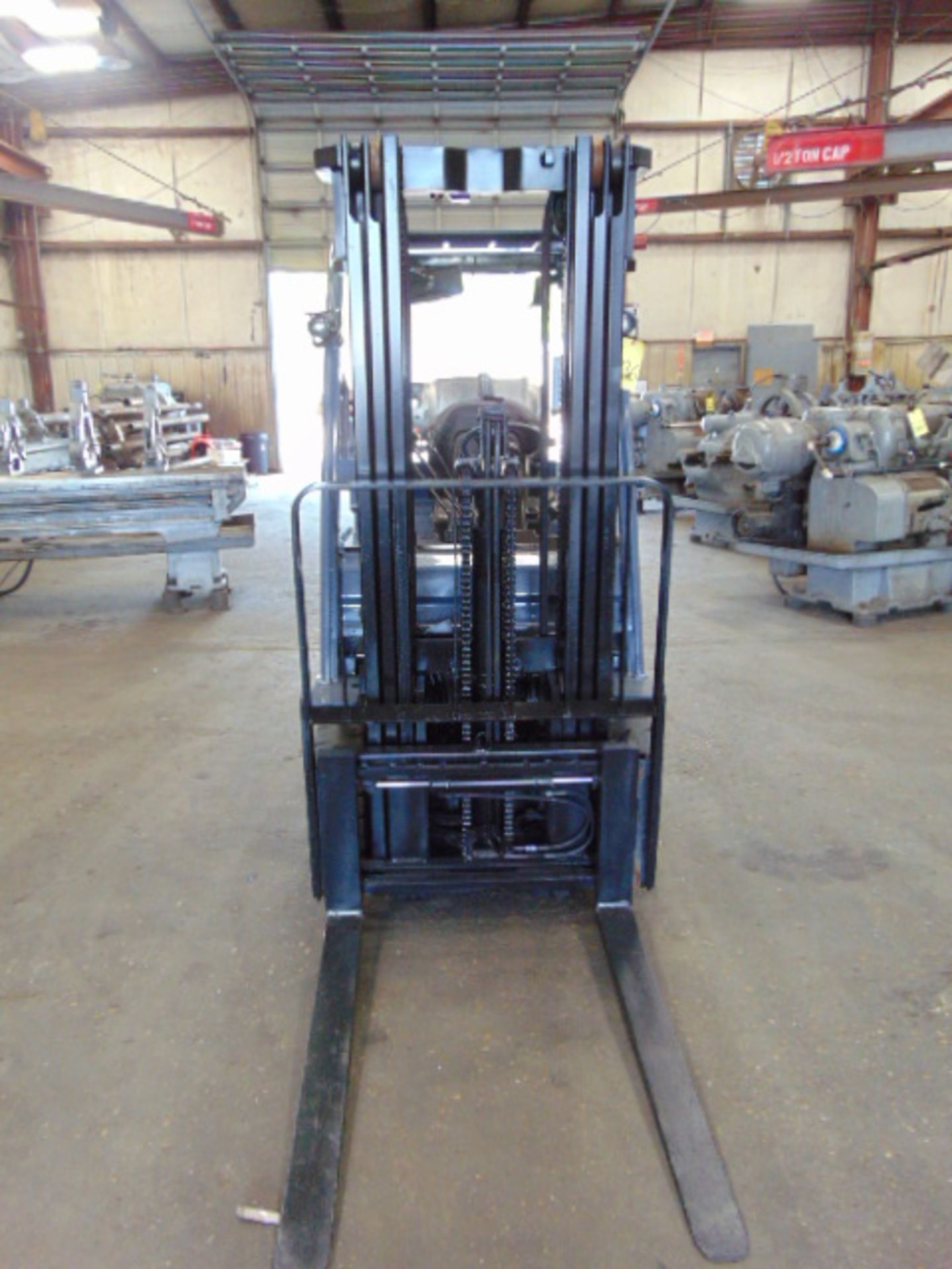 FORKLIFT, TOYOTA 5,000 LB. BASE CAP. MDL. 8FGCU25, new 2015, LPG, 189" max. lift ht., 83" triple - Image 5 of 8