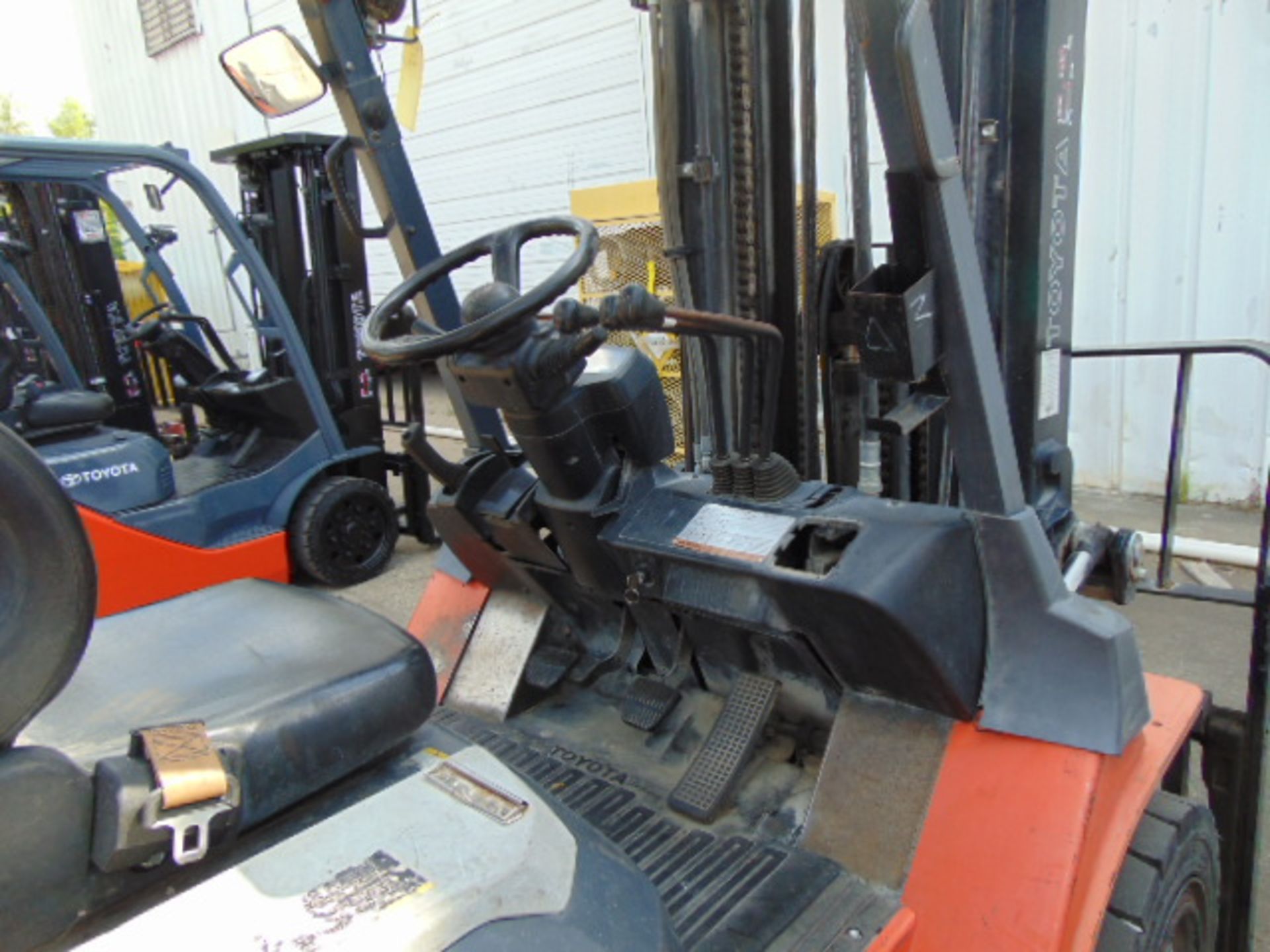 FORKLIFT, TOYOTA 8,000 BASE CAP. MDL 7FGU35, new 2014, LPG, 189" max. lift ht., 90" triple stage - Image 5 of 7