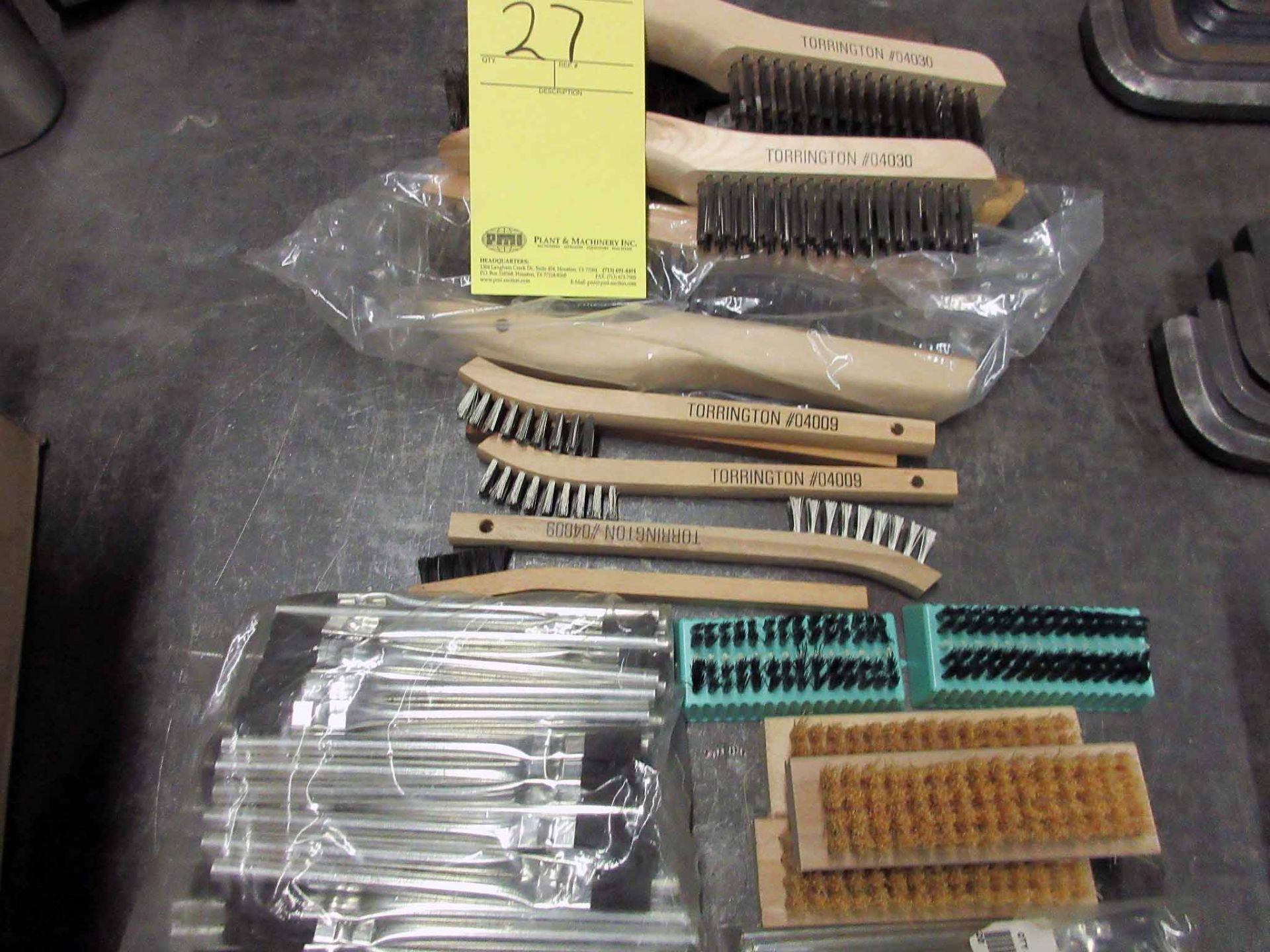 LOT CONSISTING OF: assorted wire brushes & glue brushes