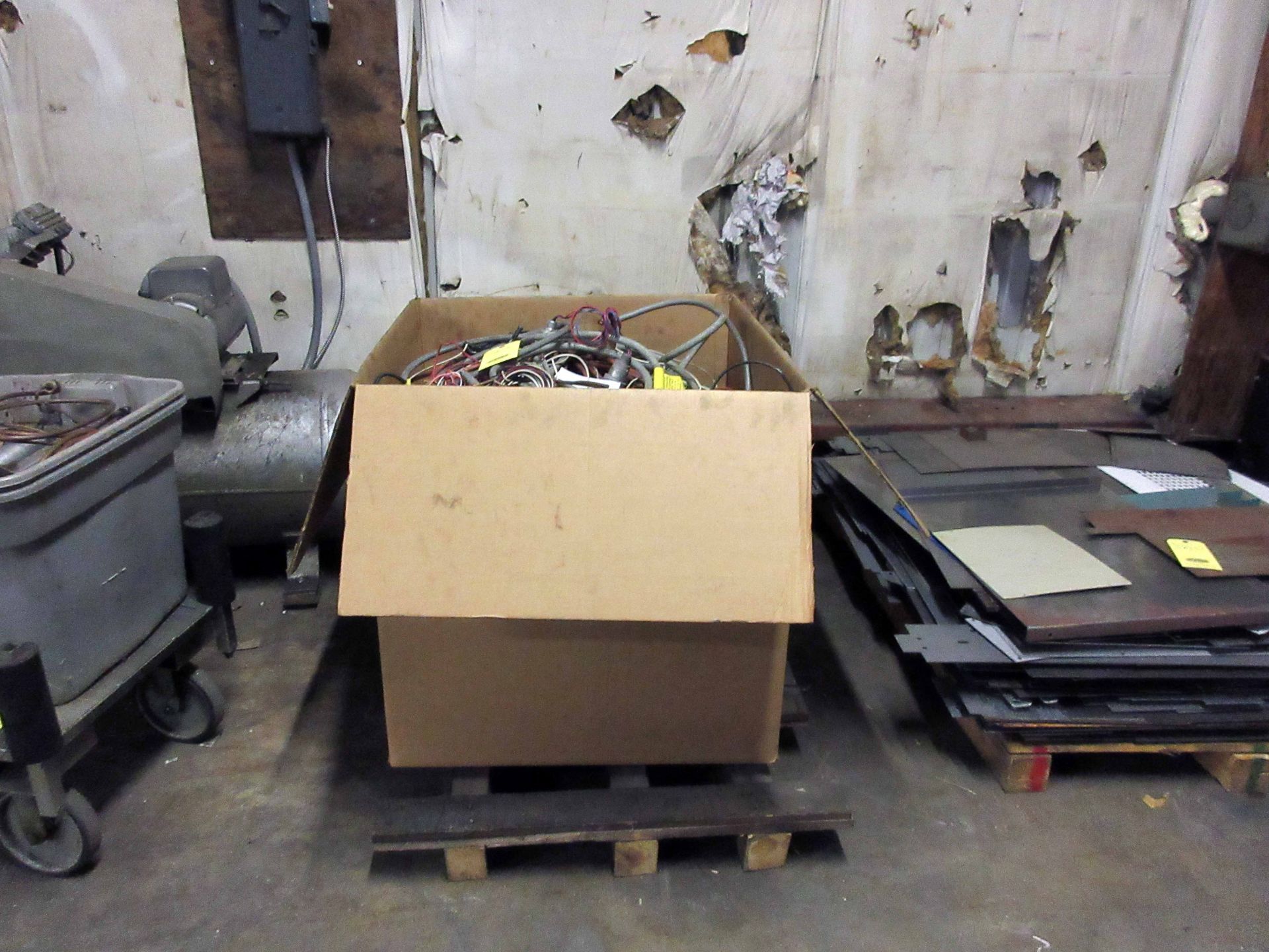 LOT CONSISTING OF: electrical cable & cords, in 41" x 41" box - Image 2 of 2