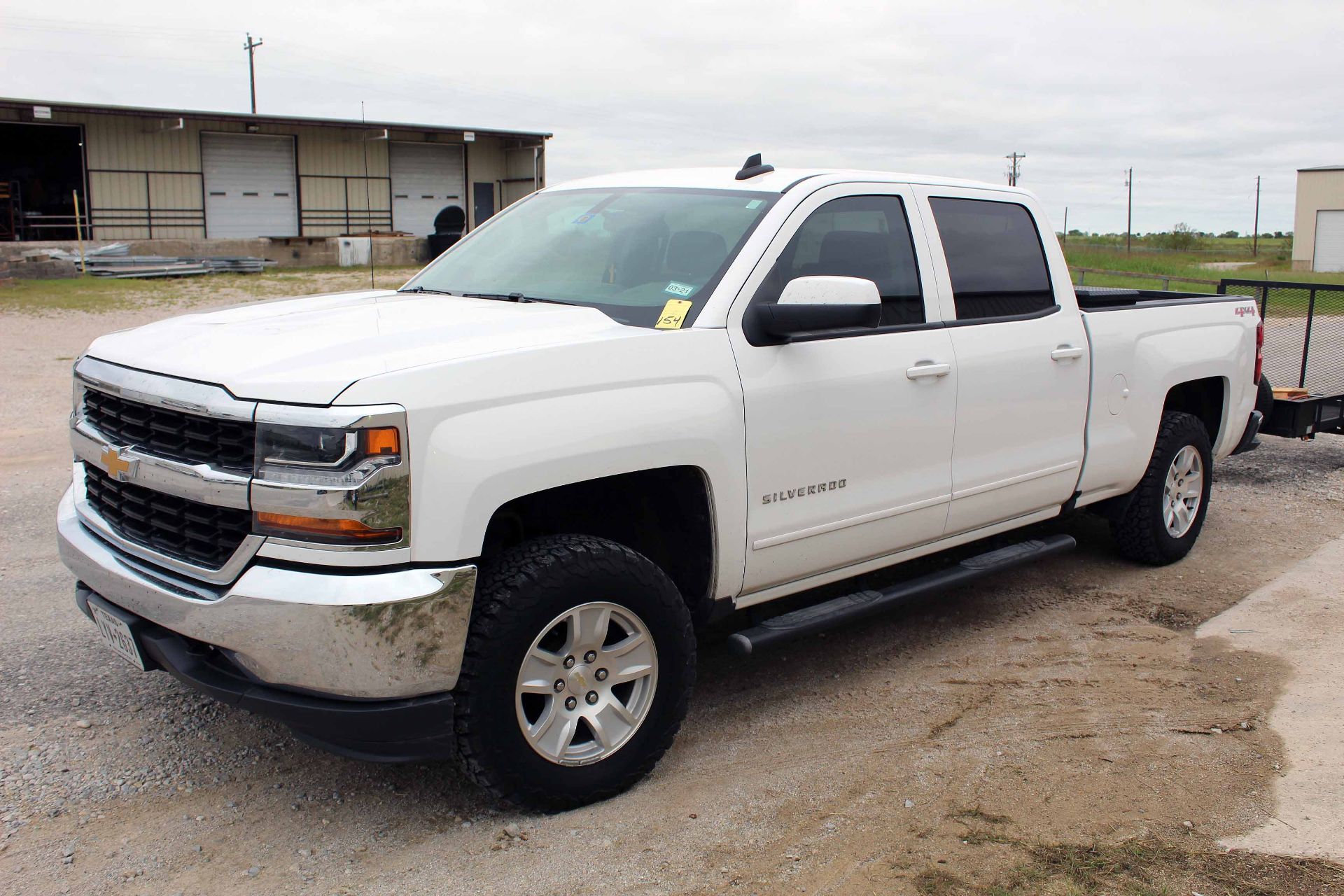 PICKUP TRUCK, 2017 CHEVROLET SILVERADO 4X4 LT VERSION CREW CAB, 6-1/2’L. bed, Kobalt diamond plate - Image 6 of 13