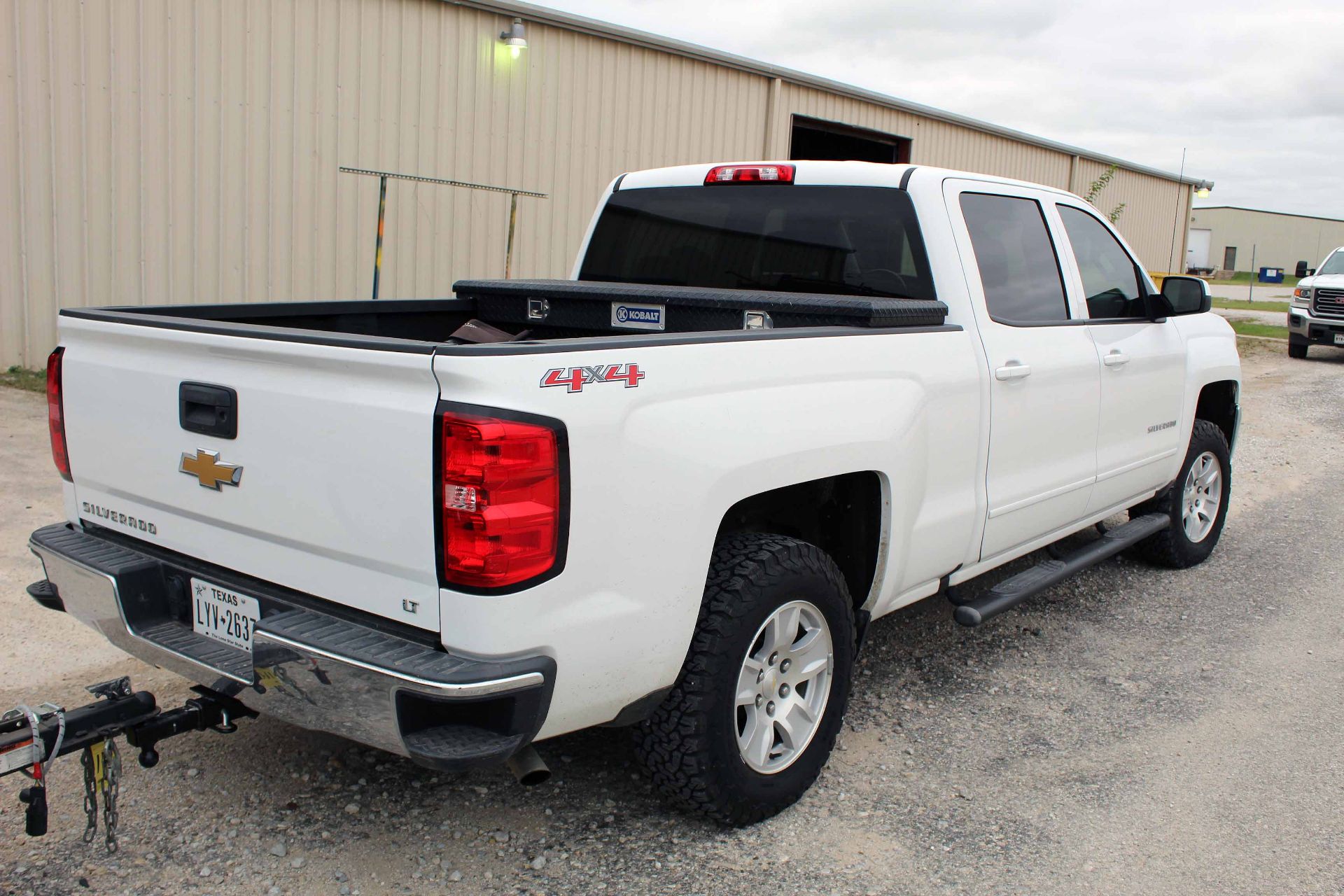 PICKUP TRUCK, 2017 CHEVROLET SILVERADO 4X4 LT VERSION CREW CAB, 6-1/2’L. bed, Kobalt diamond plate - Image 8 of 13