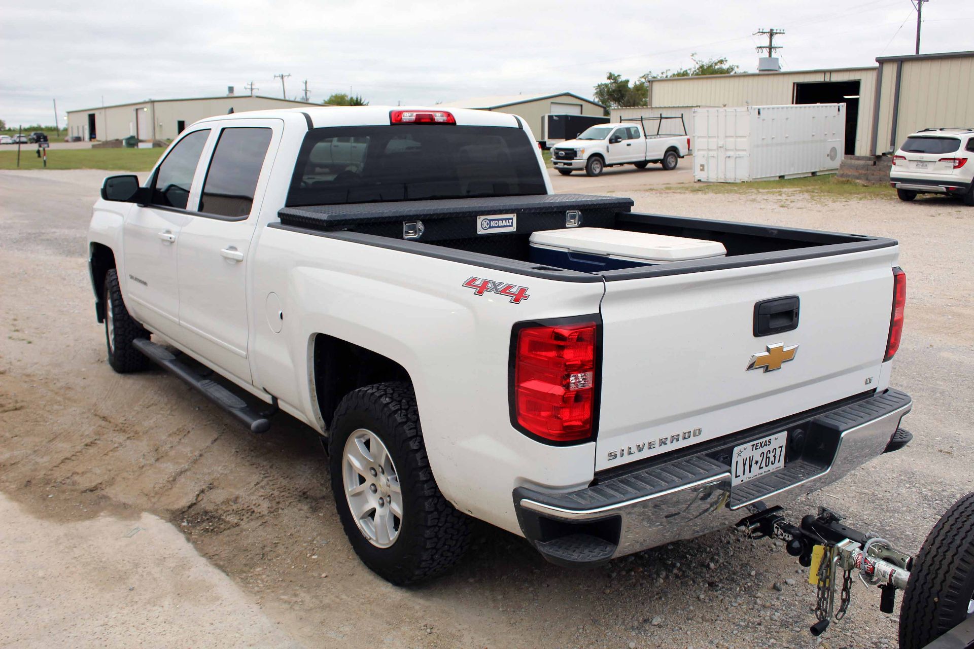 PICKUP TRUCK, 2017 CHEVROLET SILVERADO 4X4 LT VERSION CREW CAB, 6-1/2’L. bed, Kobalt diamond plate - Image 7 of 13