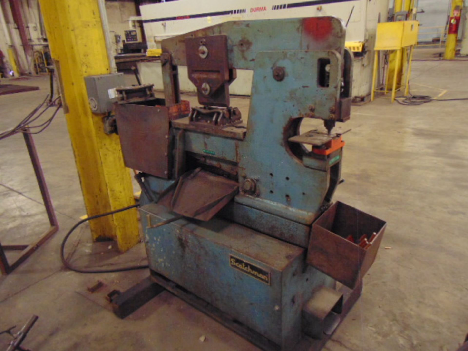 HYDRAULIC IRONWORKER, SCOTCHMAN 40 T. CAP. MDL. 4014-C, brake attach., flat shear, punch end, foot - Image 2 of 6