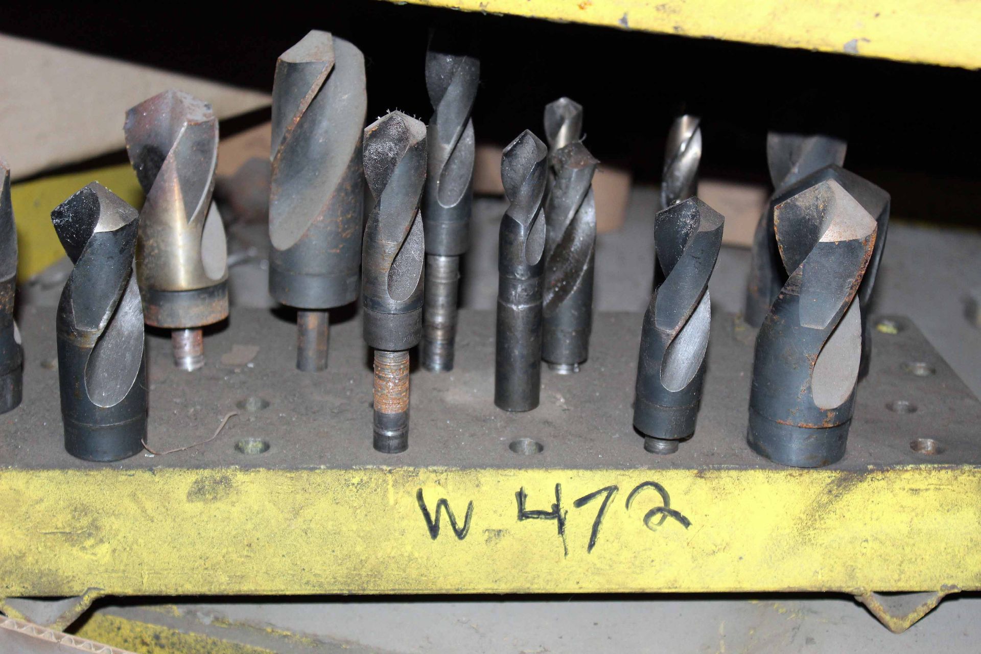 BENCH TOP VERTICAL DRILL MILL, DAYTON, assorted tooling (Dallas, TX) - Image 2 of 3