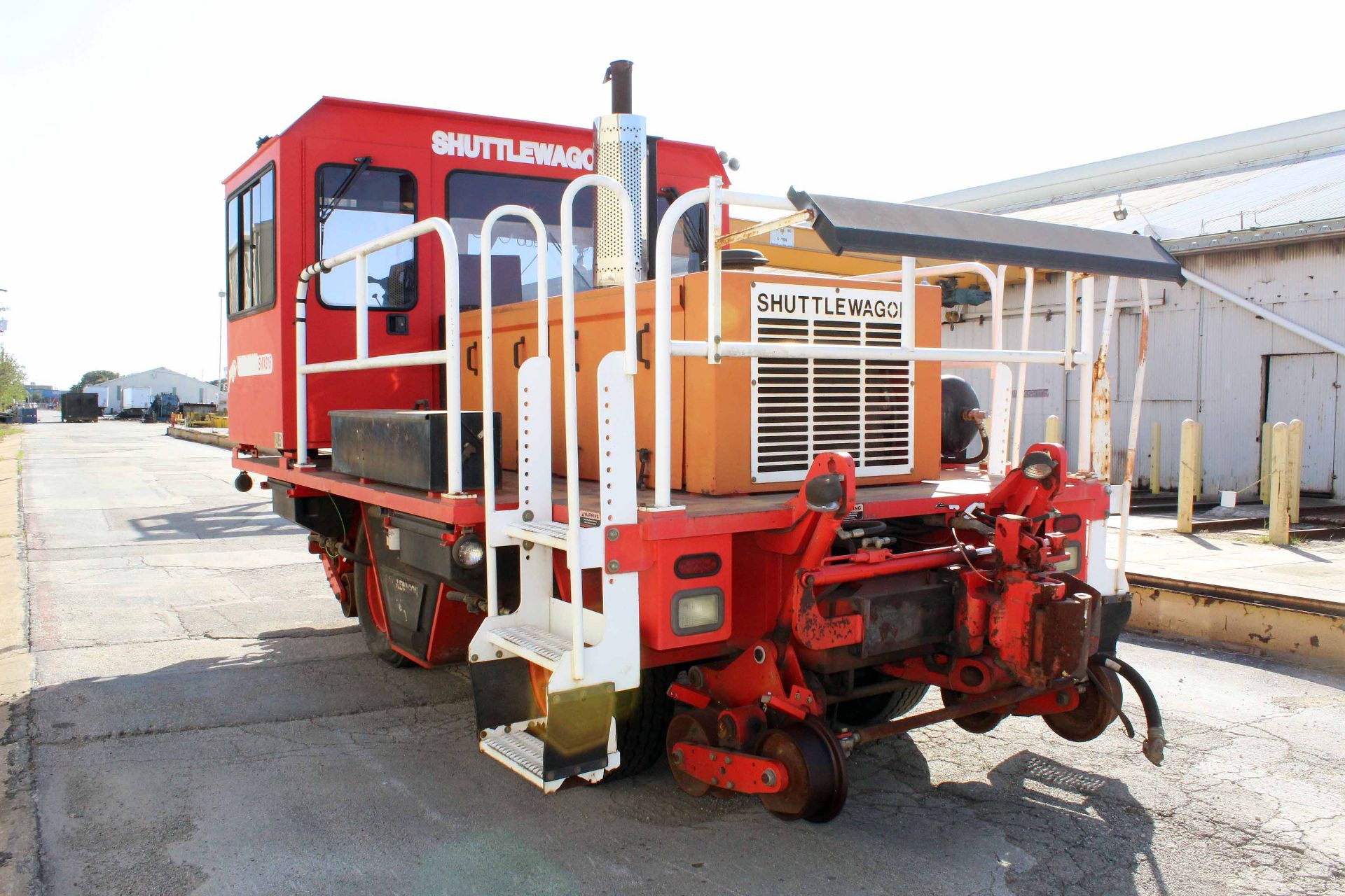 RAILCAR MOVER, SHUTTLEWAGON MDL. SWX315, 27,000 lb. drawbar pull, Cummins diesel engine, AAR - Image 3 of 9