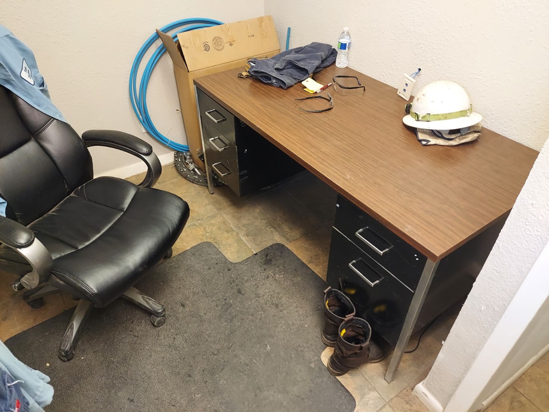LOT OF OFFICE EQUIPMENT: desk, chair, etc. (Ft. Worth, TX)