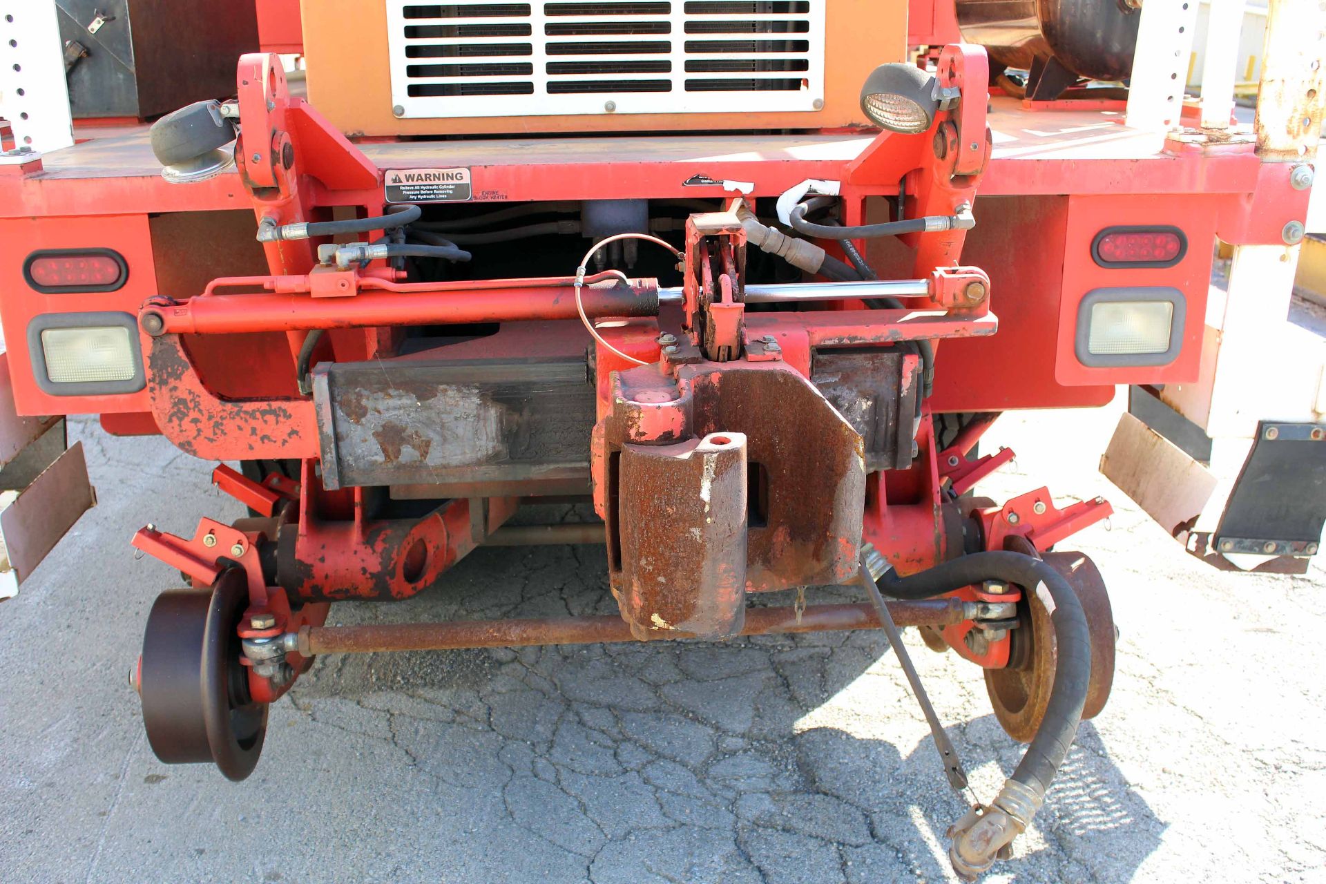 RAILCAR MOVER, SHUTTLEWAGON MDL. SWX315, 27,000 lb. drawbar pull, Cummins diesel engine, AAR - Image 8 of 9