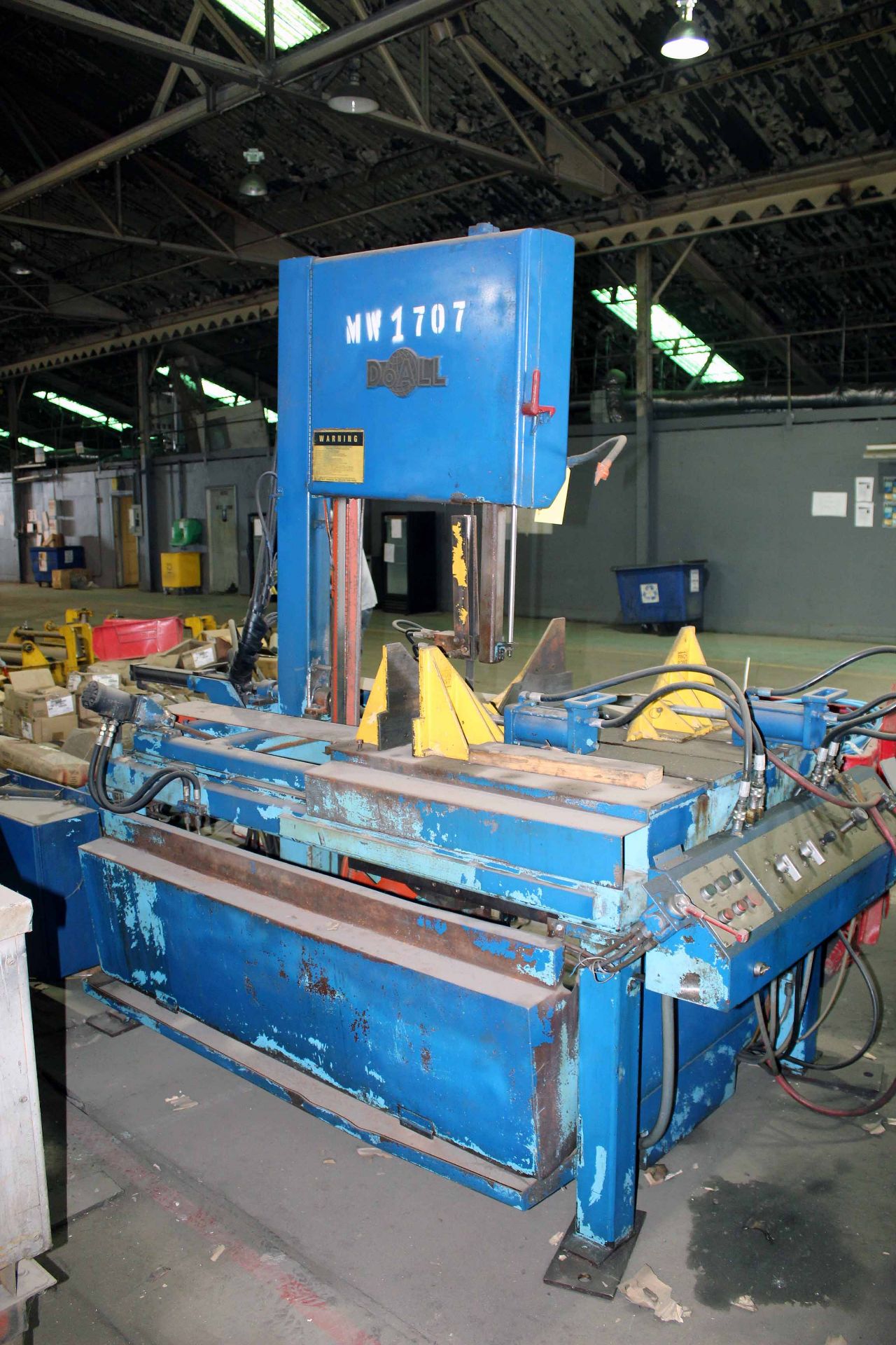 VERTICAL BANDSAW, DOALL MDL. TF-2021M, 480 v., 3 phase, 192" band length, hyd. clamping, hyd. pwr. - Image 4 of 7