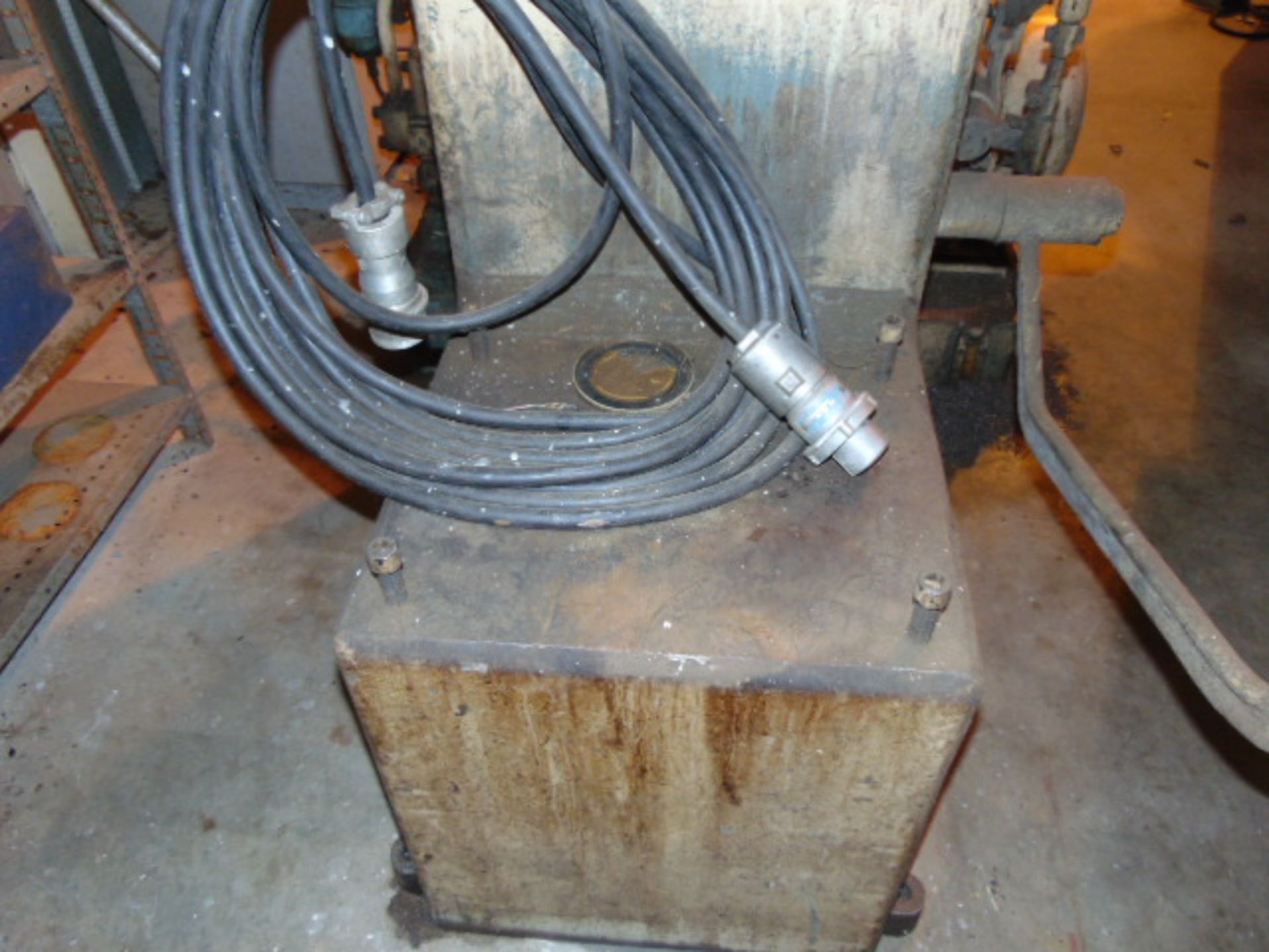 HYDRAULIC PRESS, OILGEAR 90 T. CAP., hand lever control - Image 3 of 7