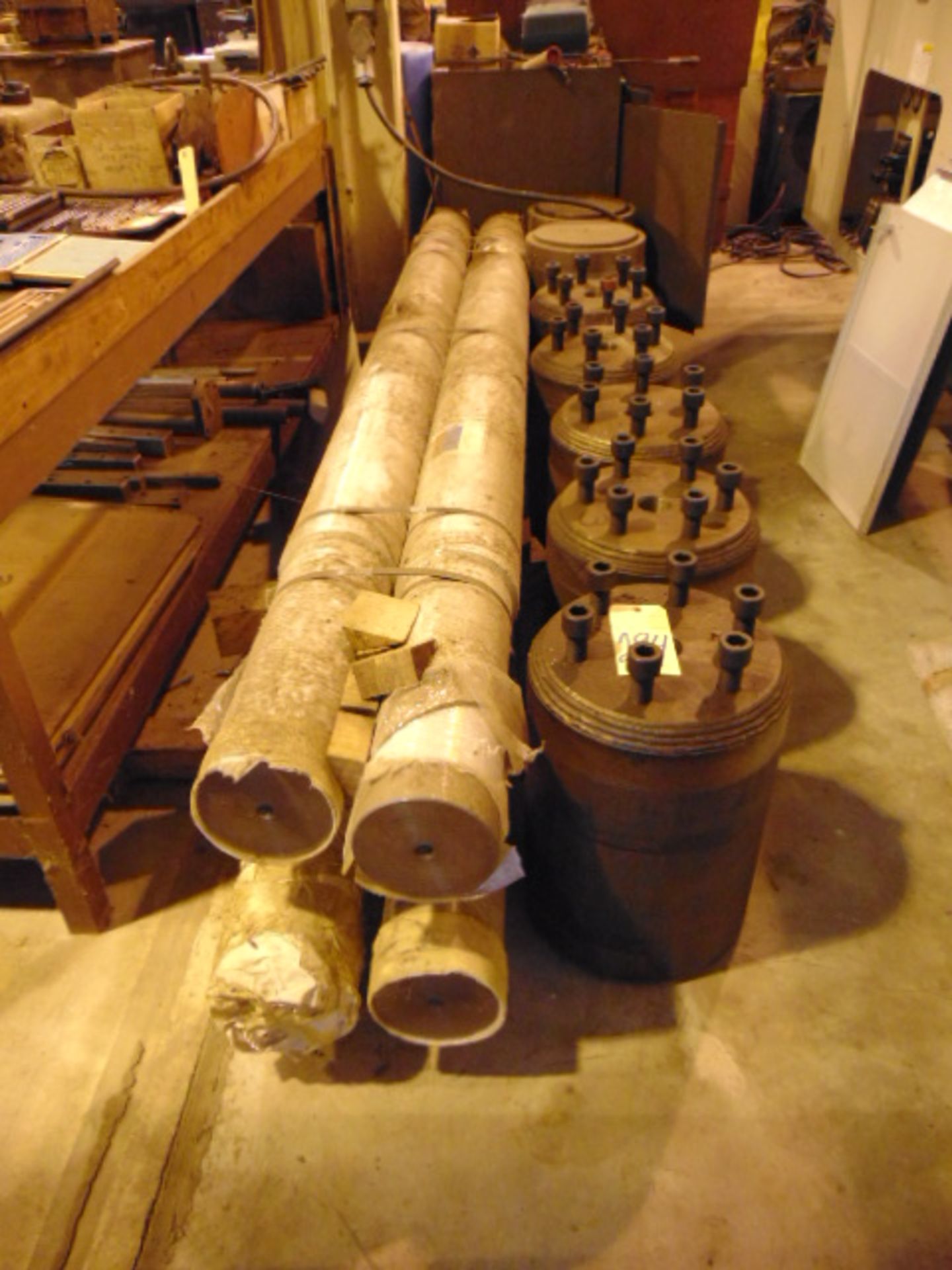 LOT CONSISTING OF: (7) hyd. cylinders & (4) steel pots