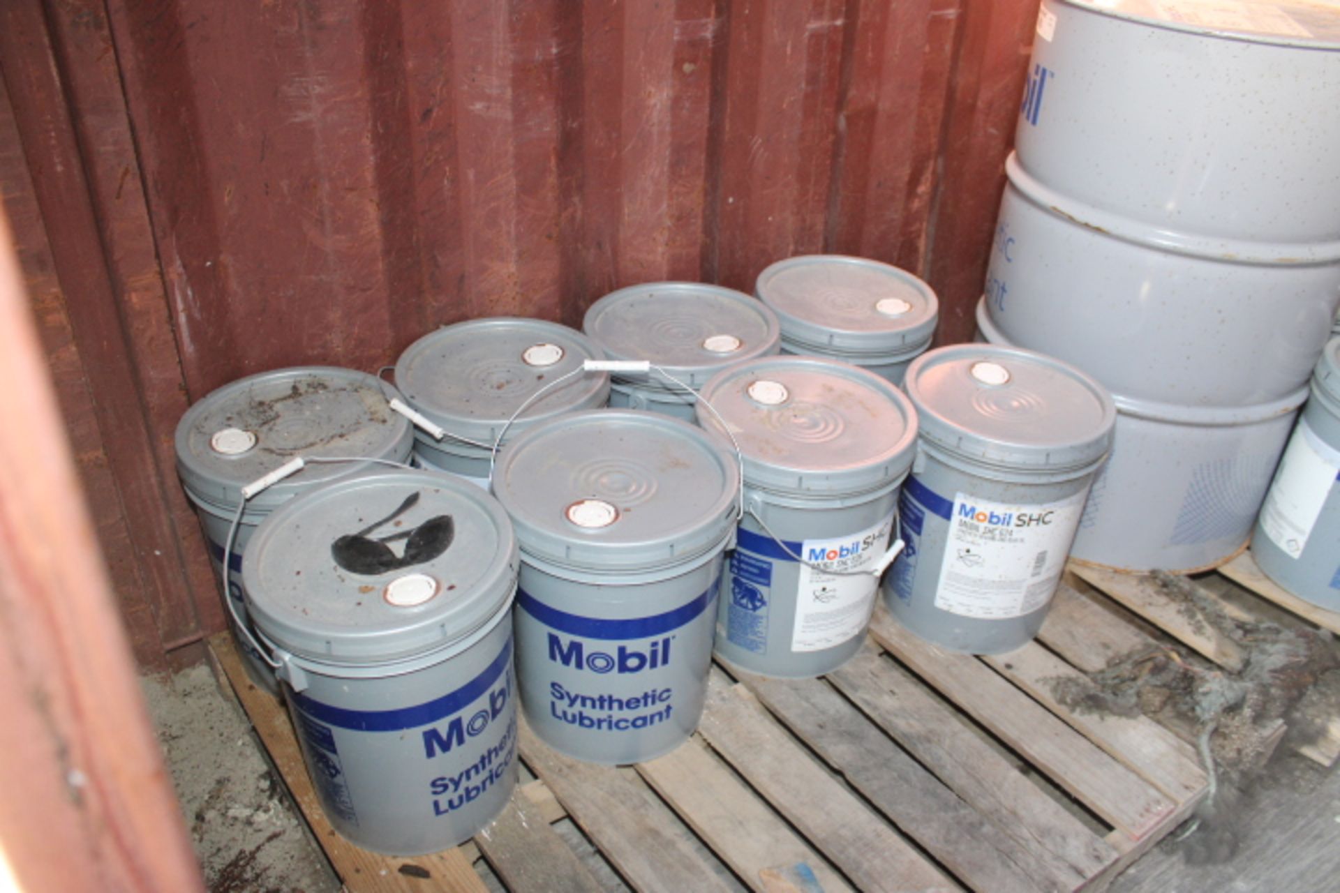 LOT CONTENTS OF CONTAINER 5: Mobile Oil SHC 624, (11) 5 gal. pails & (1) 55 gallon drum, weld neck - Image 3 of 17