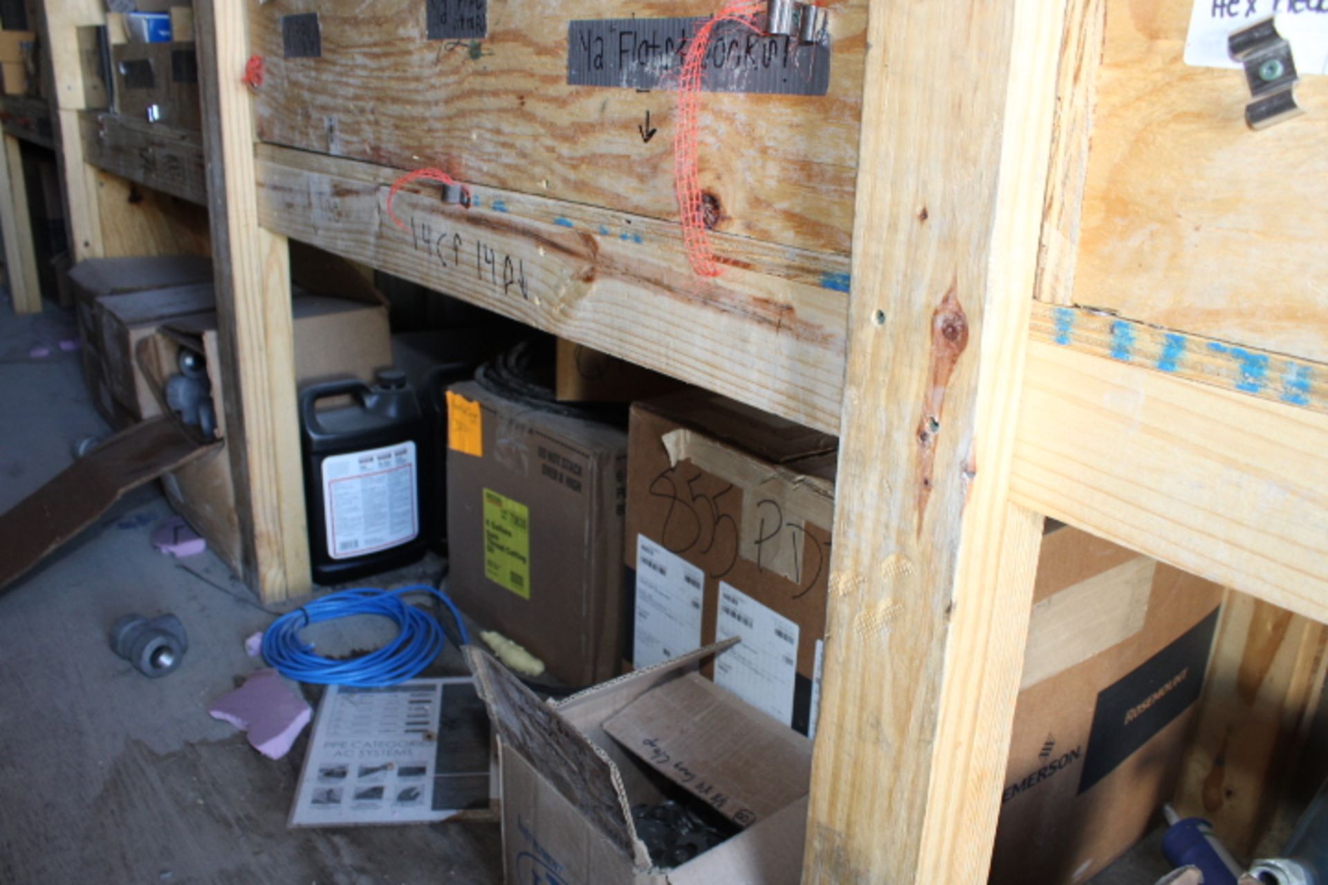 LOT CONTENTS OF CONTAINER 2: galvanized fittings, gauges, electrical fittings, air pressure - Image 6 of 55