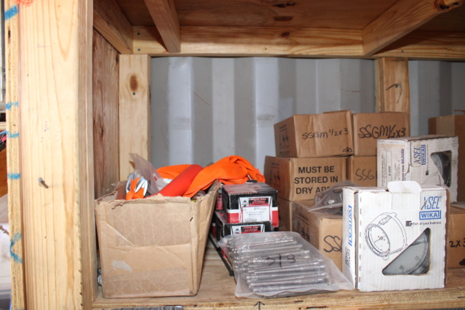 LOT CONTENTS OF CONTAINER 2: galvanized fittings, gauges, electrical fittings, air pressure - Image 33 of 55