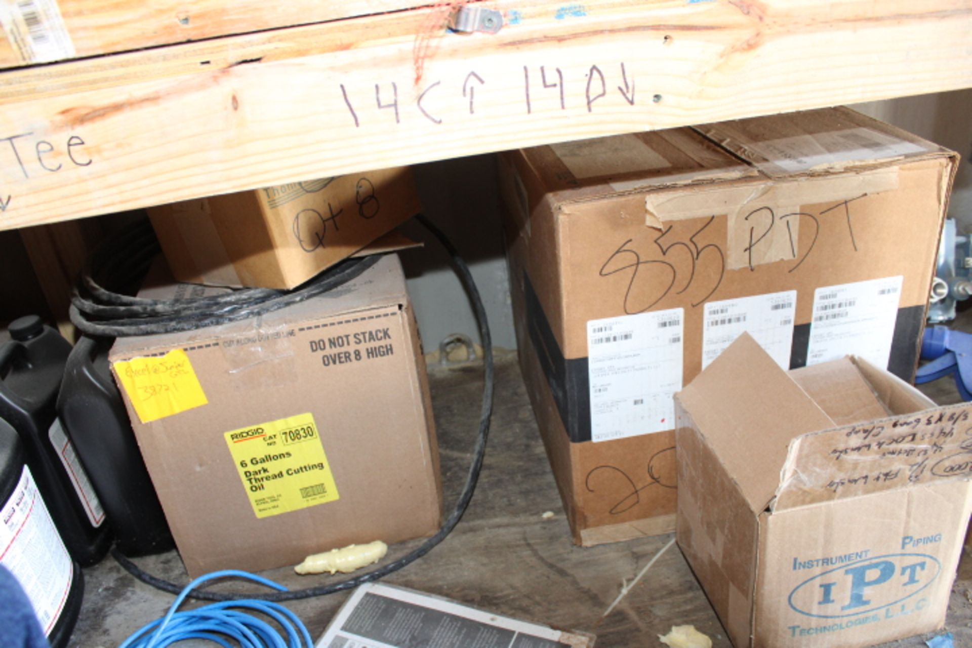 LOT CONTENTS OF CONTAINER 2: galvanized fittings, gauges, electrical fittings, air pressure - Image 7 of 55