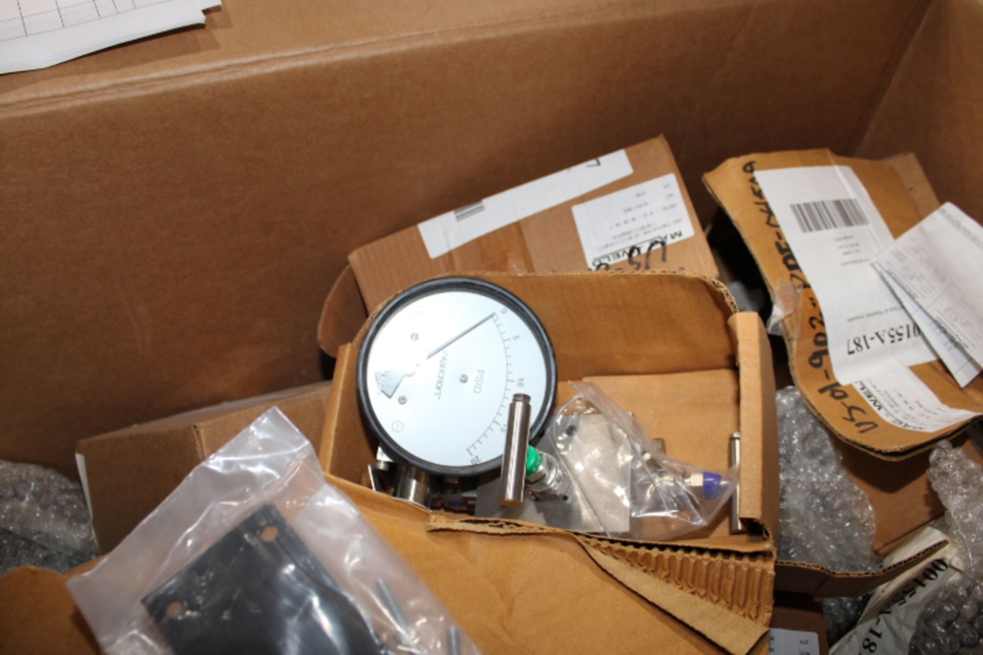 LOT OF WELDED PRESSURE GAUGE & MANIFOLD ASSEMBLIES, ASHCROFT MDL. 1132, AISI 316 tube, AISI 316