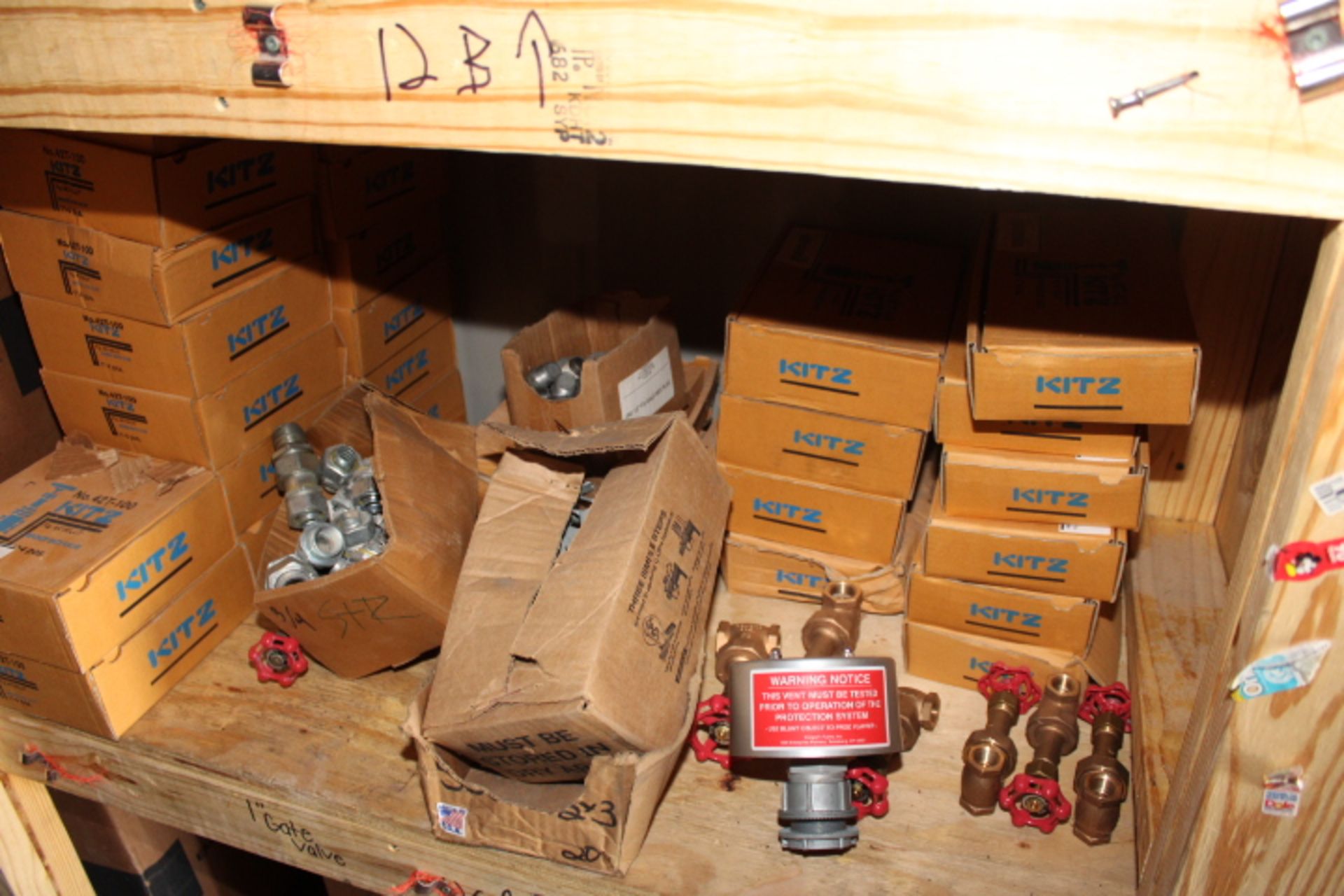 LOT CONTENTS OF CONTAINER 2: galvanized fittings, gauges, electrical fittings, air pressure - Image 16 of 55