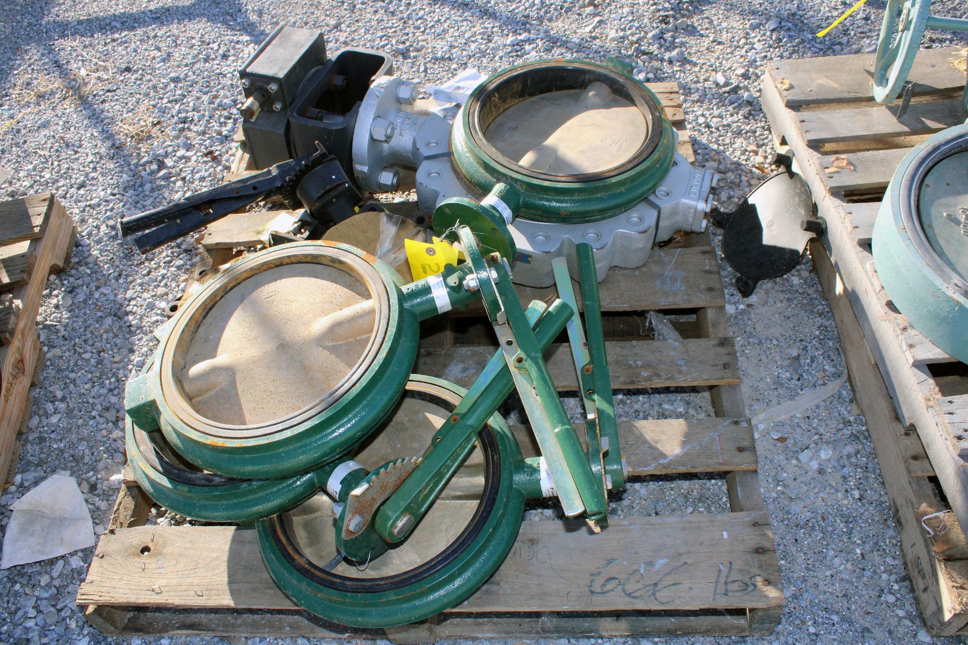 LOT OF BUTTERFLY VALVES: (4) 12" w/416 stainless steel Stemsseta Buta, Body D1, (2) 6", (1) 12" ( - Image 2 of 5