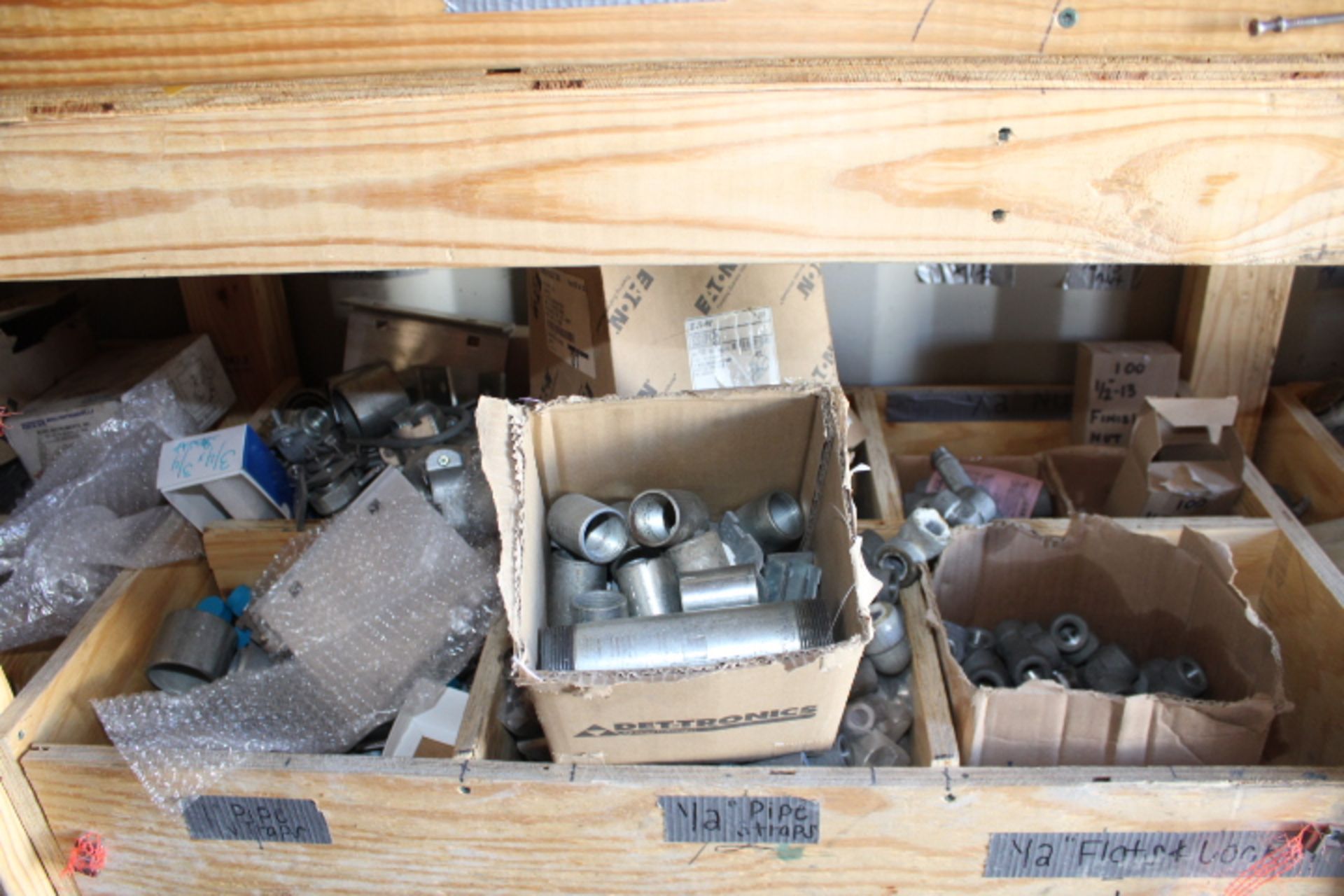 LOT CONTENTS OF CONTAINER 2: galvanized fittings, gauges, electrical fittings, air pressure - Image 8 of 55