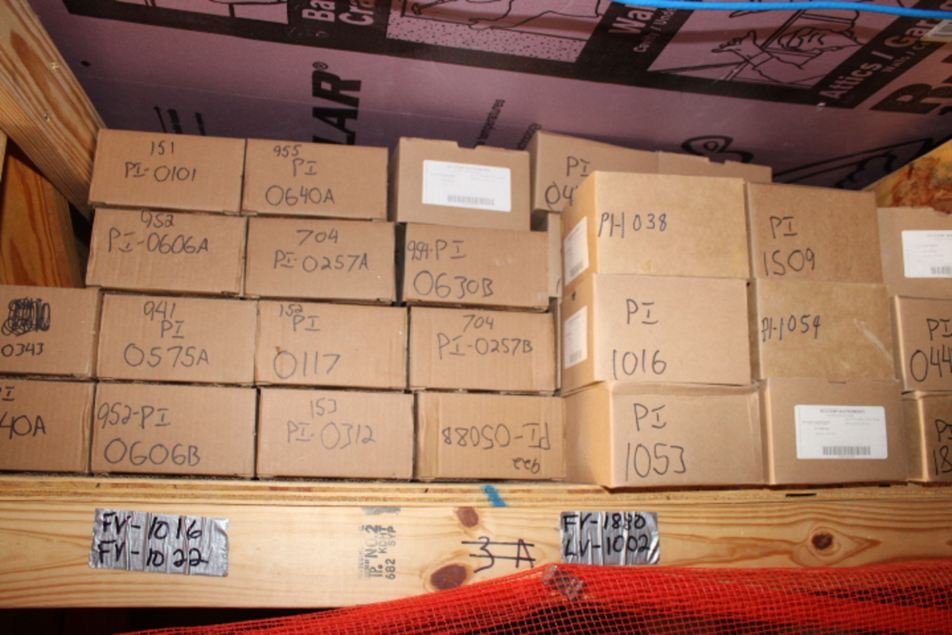 LOT CONTENTS OF CONTAINER 2: galvanized fittings, gauges, electrical fittings, air pressure - Image 43 of 55