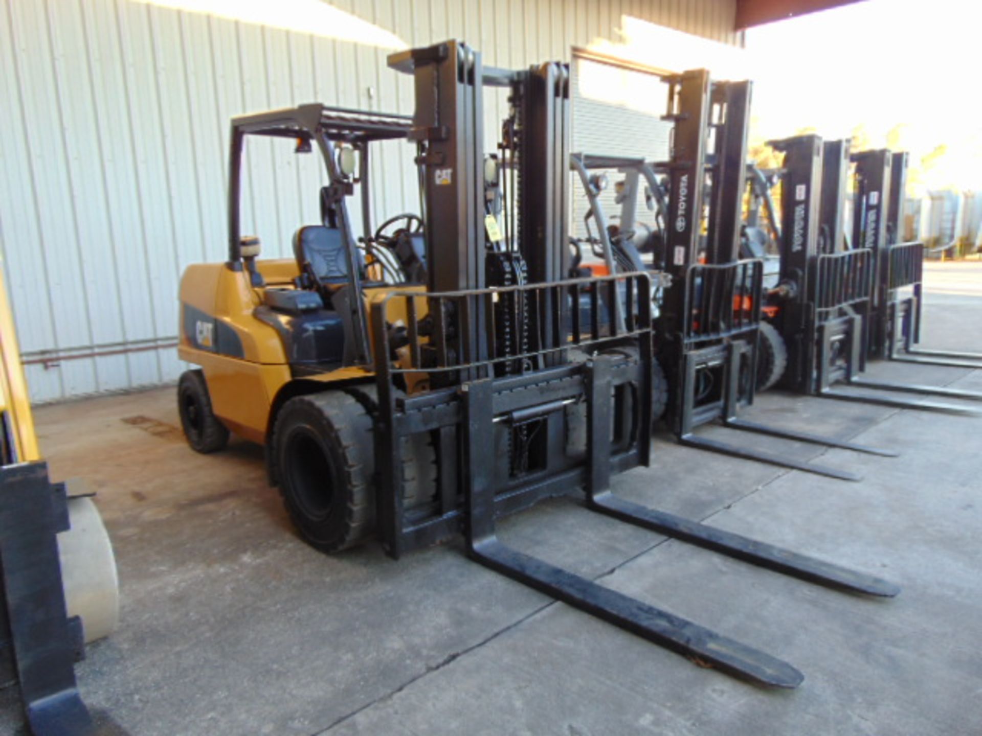 FORKLIFT, CATERPILLAR 11,000 LB. BASE CAP. MDL. PD11000, new 2012, diesel, 89" 3-stage mast, 189" - Image 2 of 8