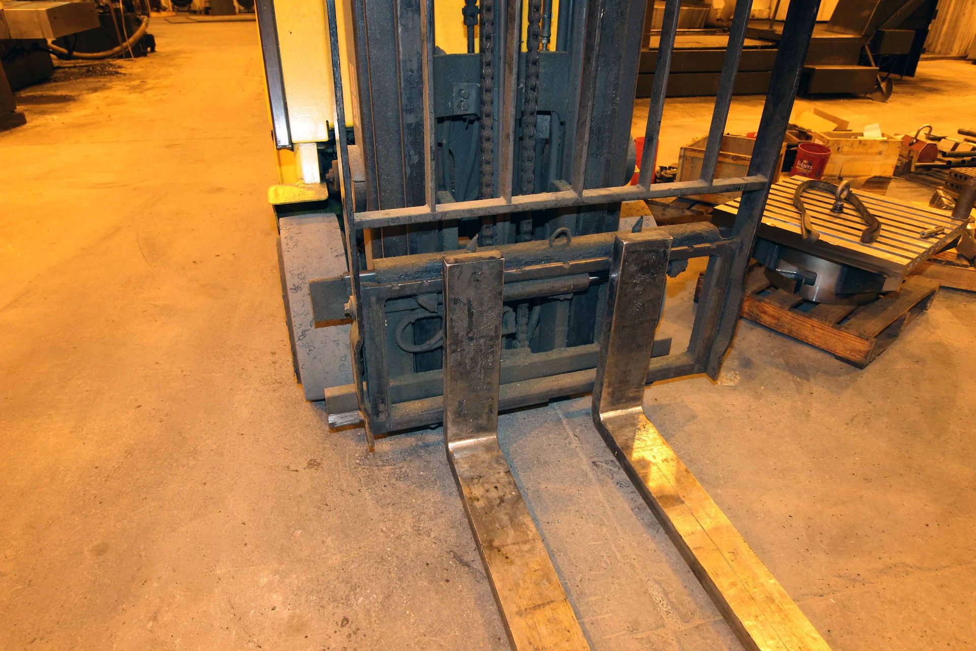 FORKLIFT, CLARK 5,000 LB. BASE CAP. MDL. CGC25, LPG, 3-stage mast, 189” lift ht., solid tires, - Image 2 of 4