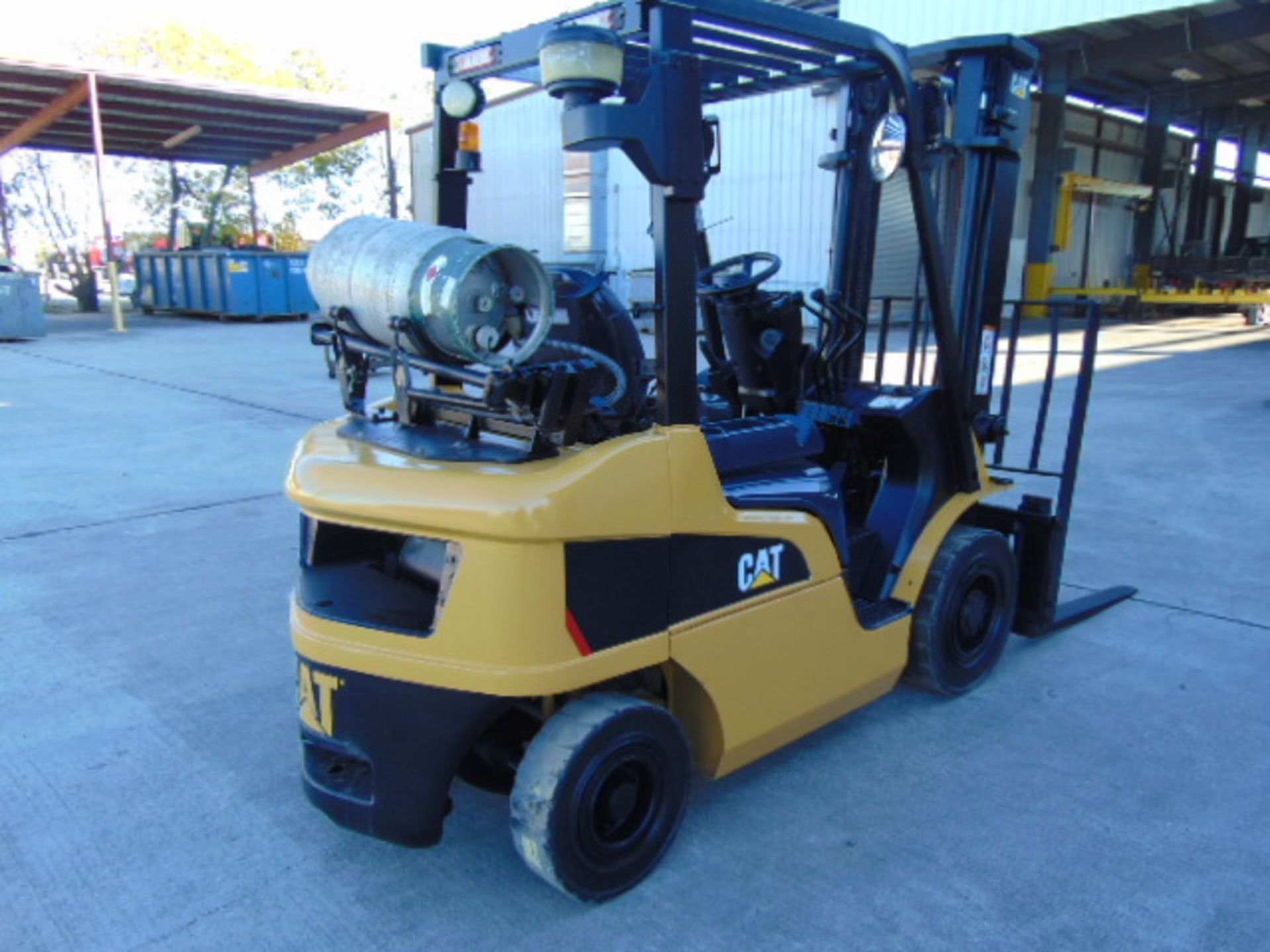 FORKLIFT, CATERPILLAR 5,000 LB. BASE CAP. MDL. 25P5000, new 2011, LPG, 88" 2-stage base, 140" max. - Image 6 of 8