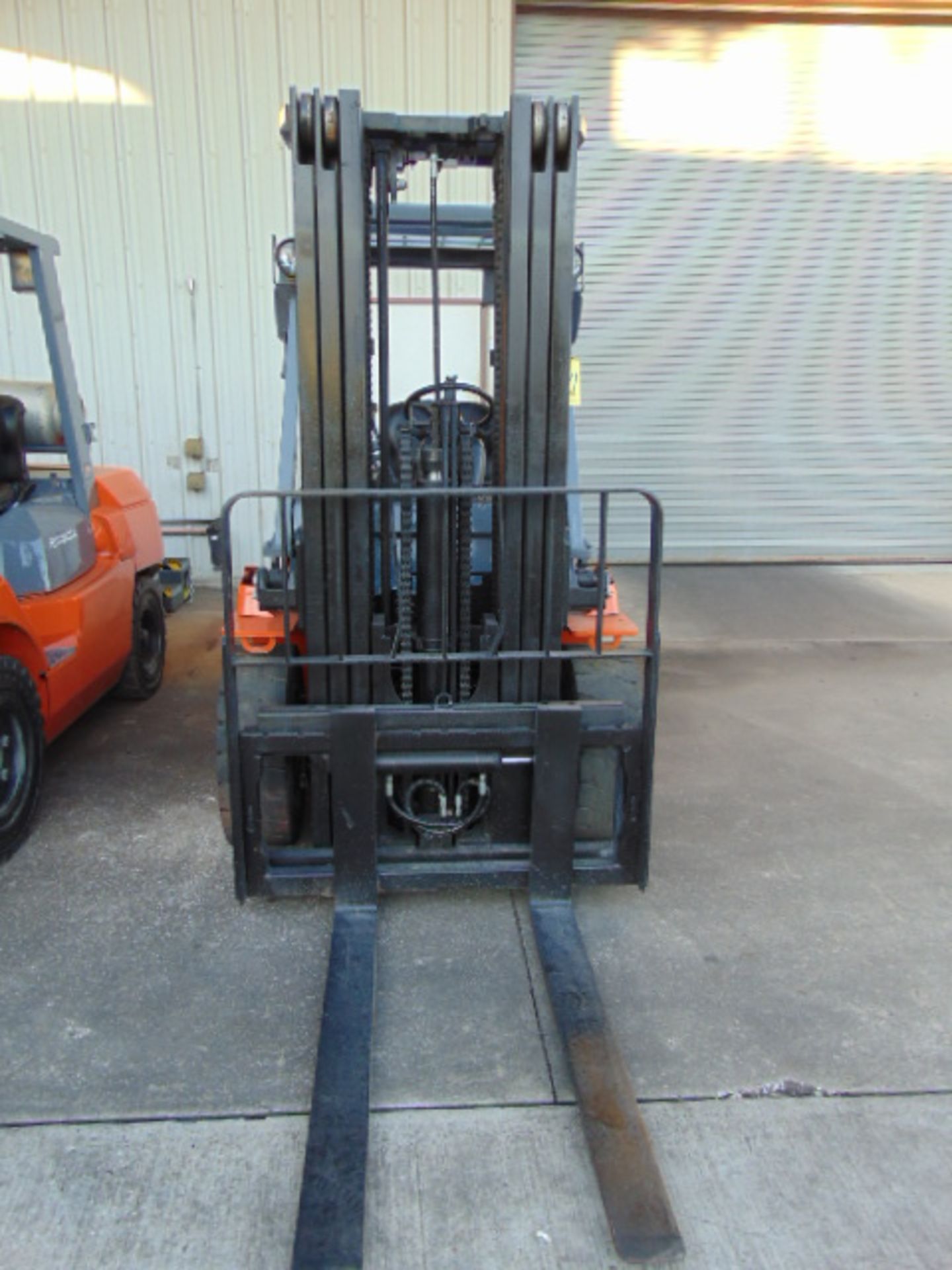 FORKLIFT, TOYOTA 8,000 LB. BASE CAP. MDL. 7FGU35, new 2014, LPG, 187" max. lift ht., 89" 3-stage - Image 3 of 8