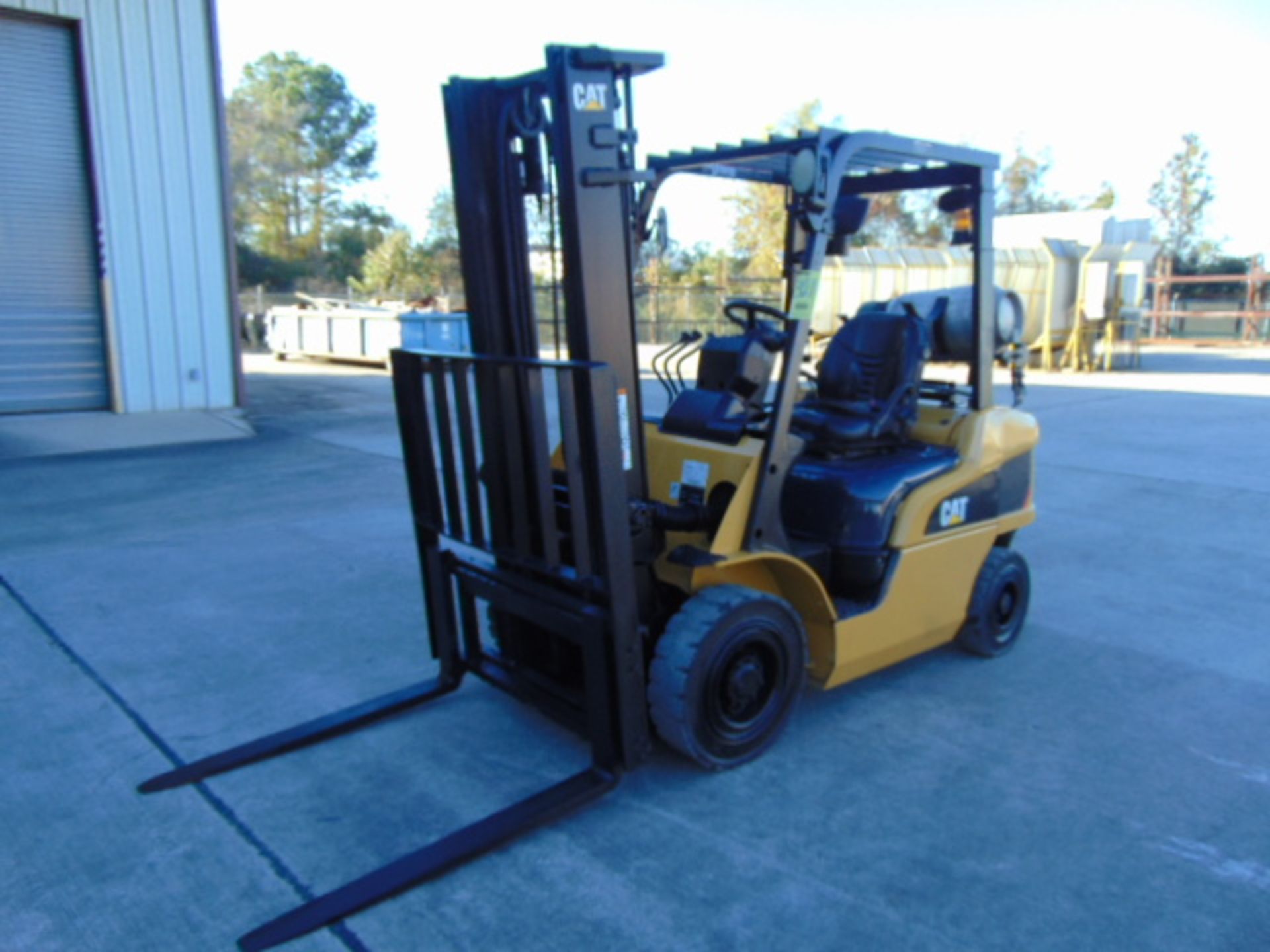 FORKLIFT, CATERPILLAR 5,000 LB. BASE CAP. MDL. 25P5000, new 2011, LPG, 88" 2-stage base, 140" max.