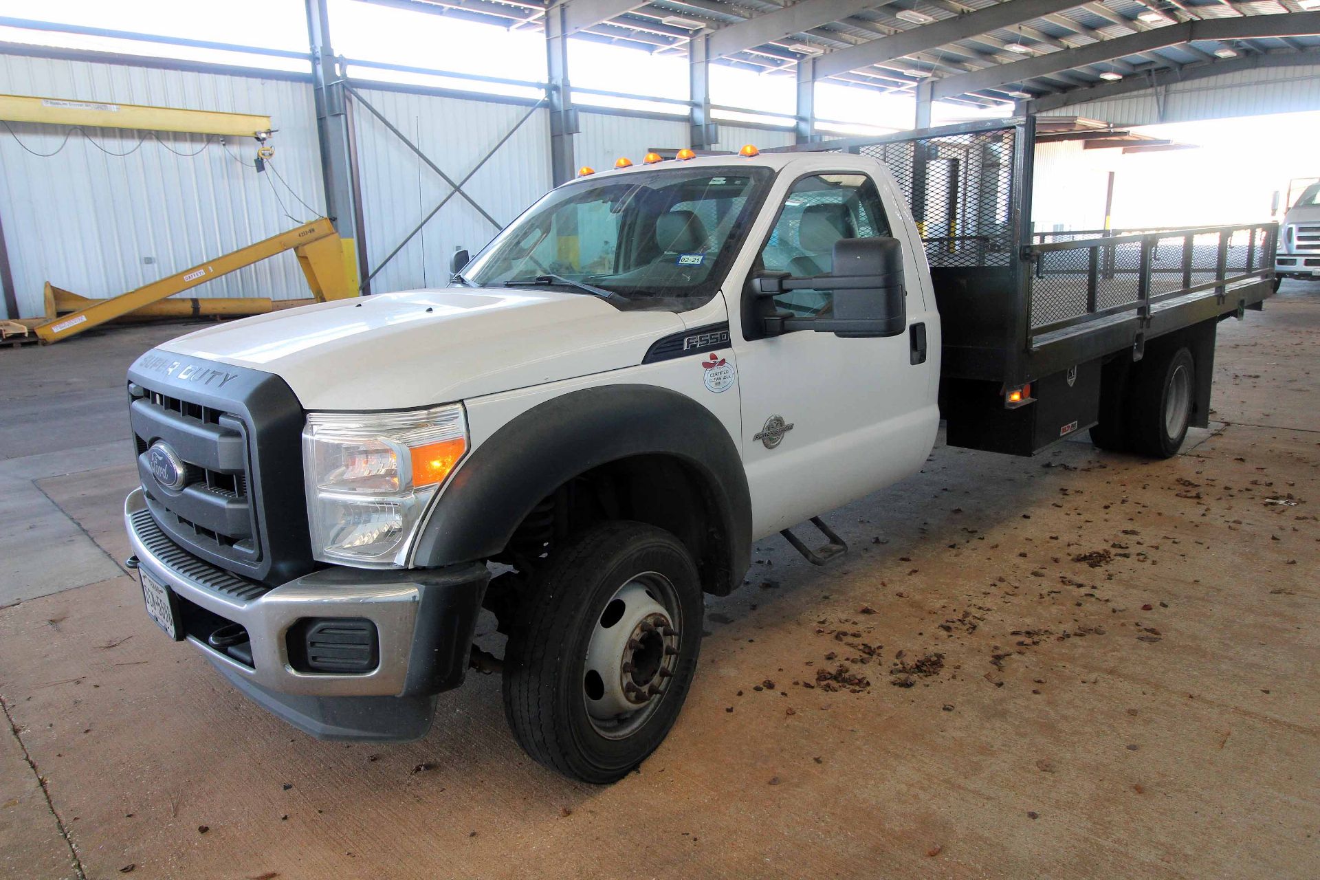 FLATBED TRUCK, 2014 FORD MDL. F550, Power Stroke engine, auto. trans., leather seats, 16’L. bed,