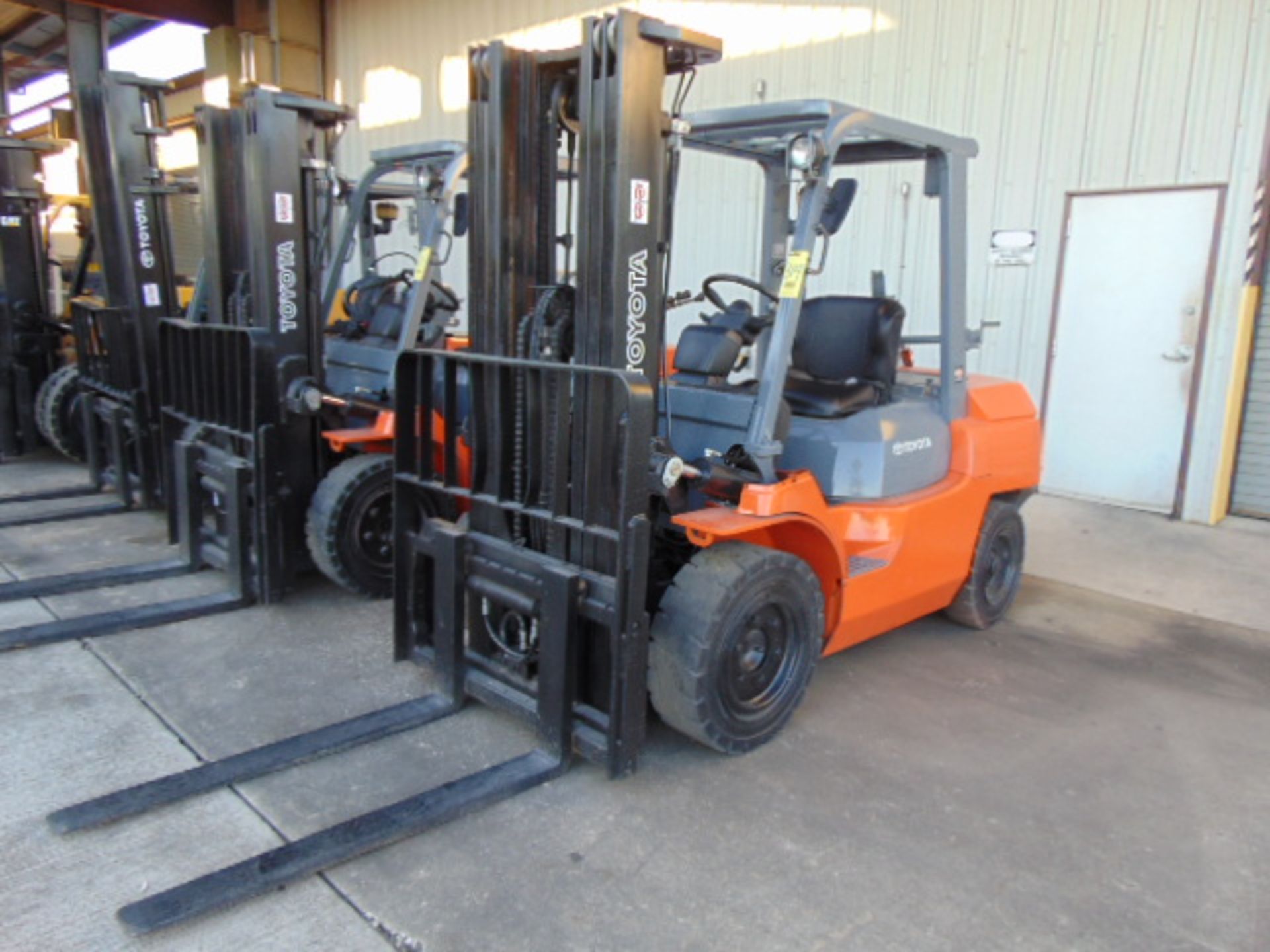 FORKLIFT, TOYOTA 8,000 LB. BASE CAP. MDL. 7FGU35, new 2014, LPG, 187" max. lift ht., 89" 3-stage