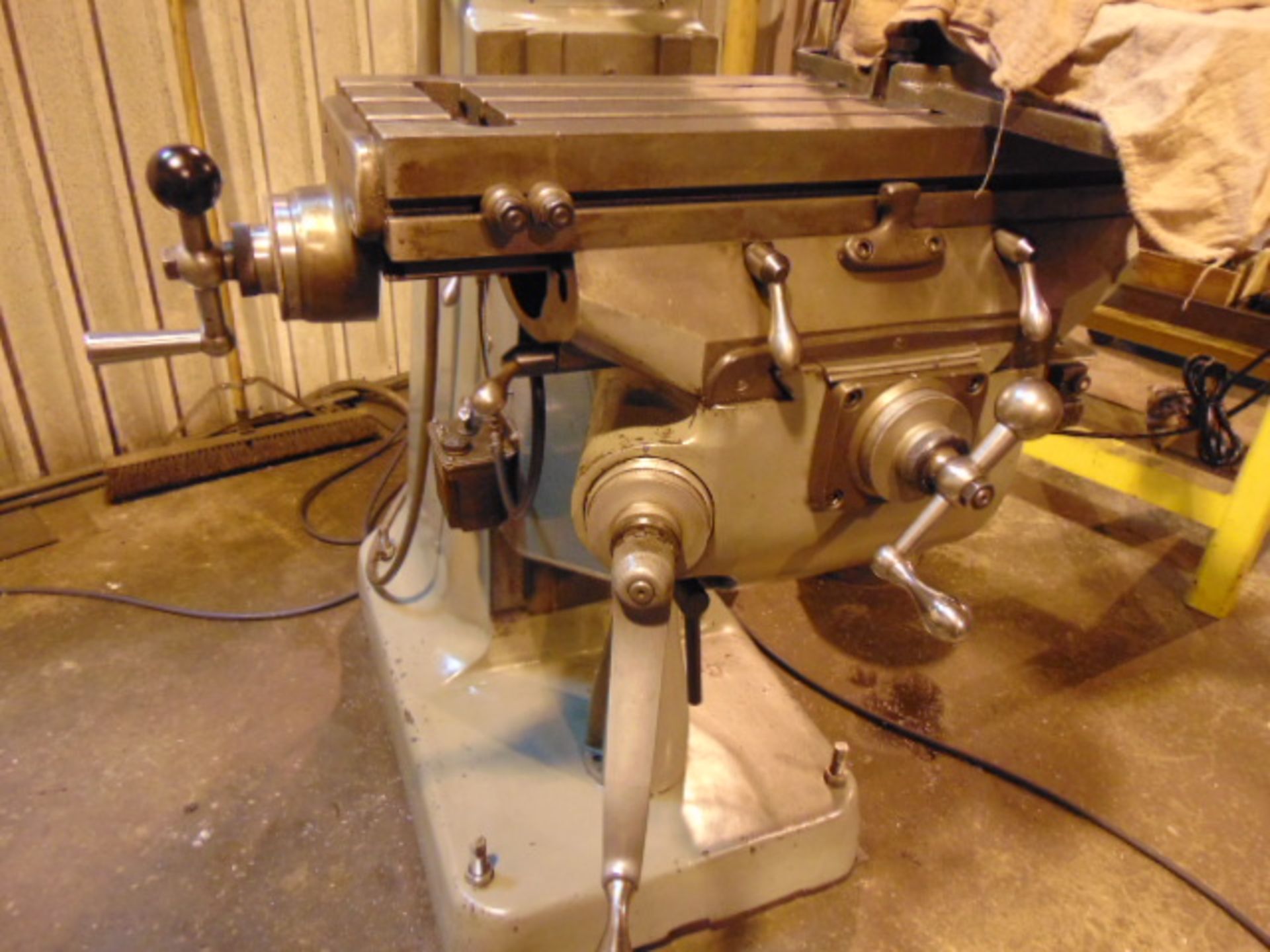 VERTICAL TURRET MILL, BRIDGEPORT J-HEAD, 9” x 42” table, 1 HP step pulley head, Newall 2-axis D.R. - Image 7 of 7