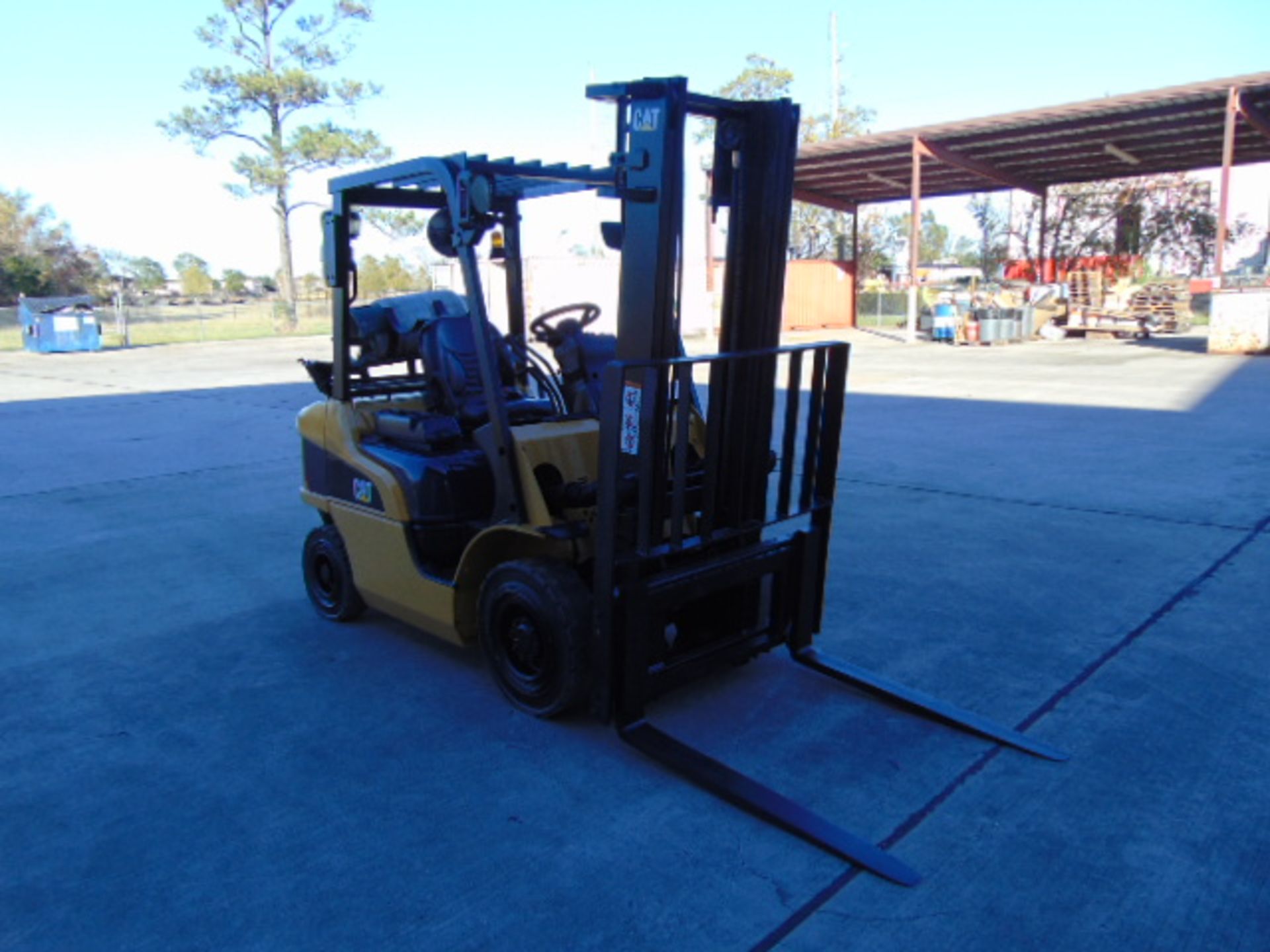 FORKLIFT, CATERPILLAR 5,000 LB. BASE CAP. MDL. 25P5000, new 2011, LPG, 88" 2-stage base, 140" max. - Image 2 of 8