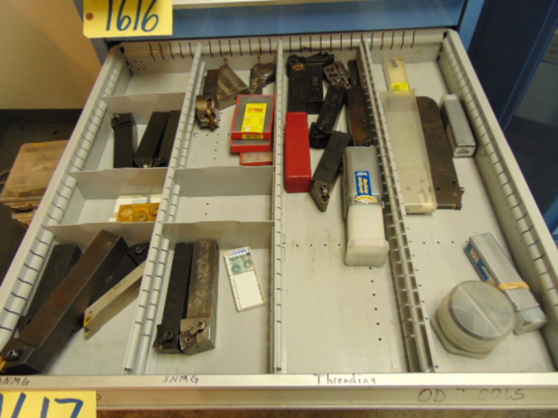 LOT CONTENTS OF DRAWER: assorted insert toolholders