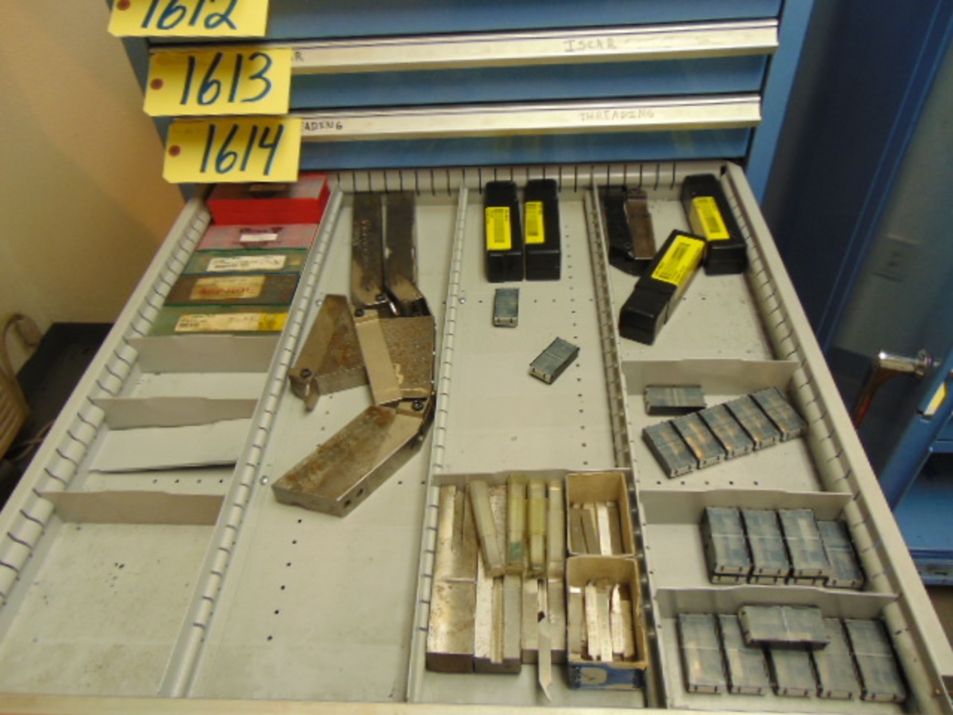 LOT CONTENTS OF DRAWER: assorted insert toolholders