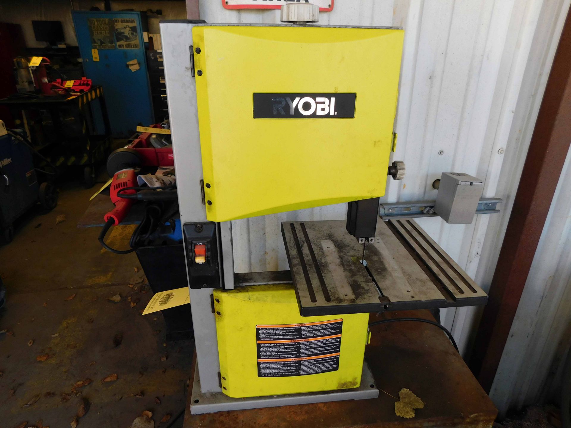 BENCH TOP VERTICAL BANDSAW, RYOBI, 9" throat