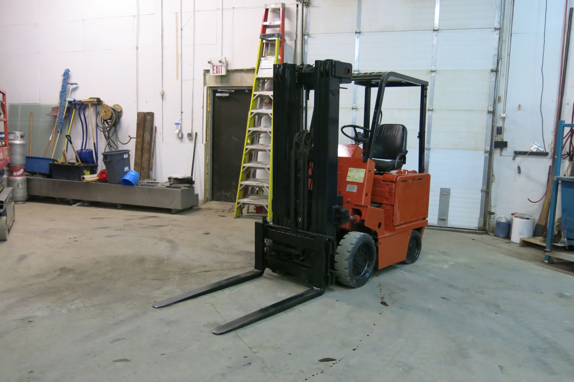 NISSAN, CYB02L20S, 4,000 LBS, 3 STAGE, ELECTRIC FORKLIFT, CHARGER, 6,304 HOURS, S/N CY802-002260 - Image 2 of 14