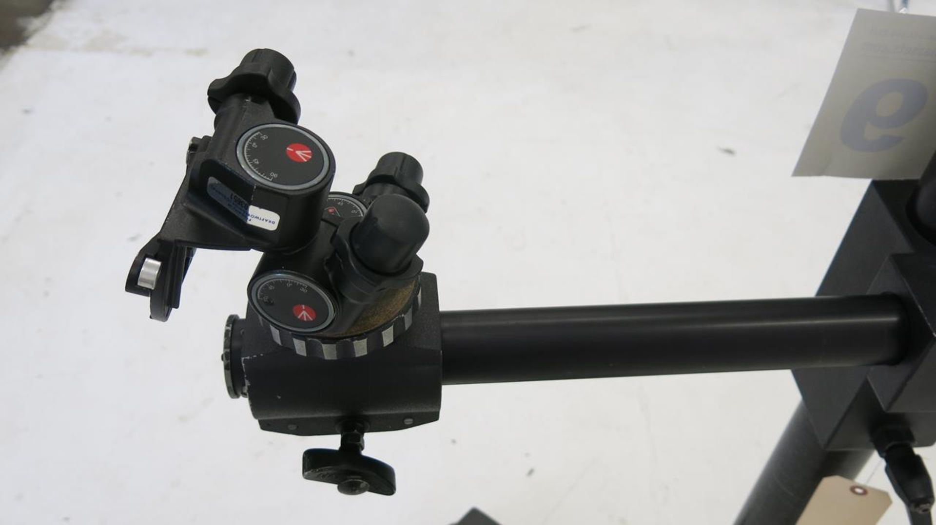 MANFROTTO, SALON, 7', ADJUSTABLE CAMERA STAND WITH MANFROTTO, 410, 3-WAY, GEARED, PAN AND TILT HEAD - Image 3 of 4