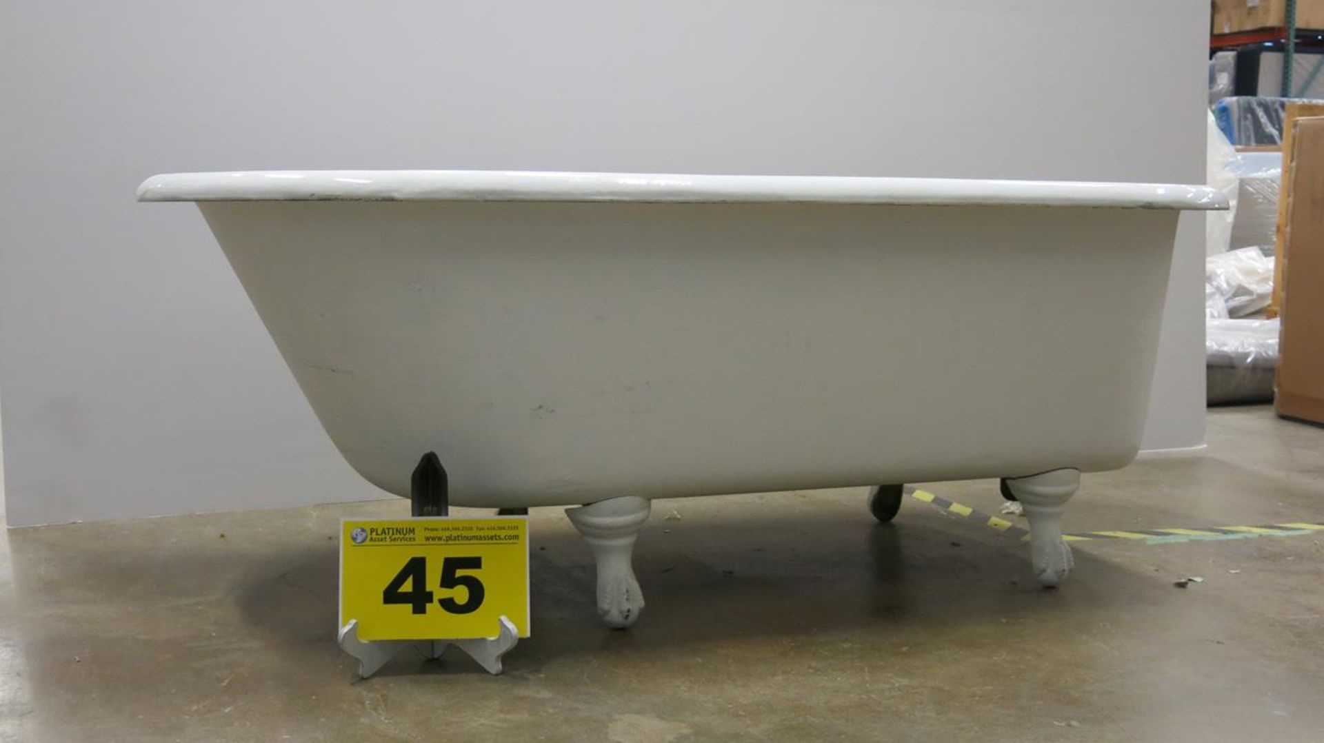 SS MCO, WHITE ANTIQUE BATHTUB ON LEGS - Image 2 of 5