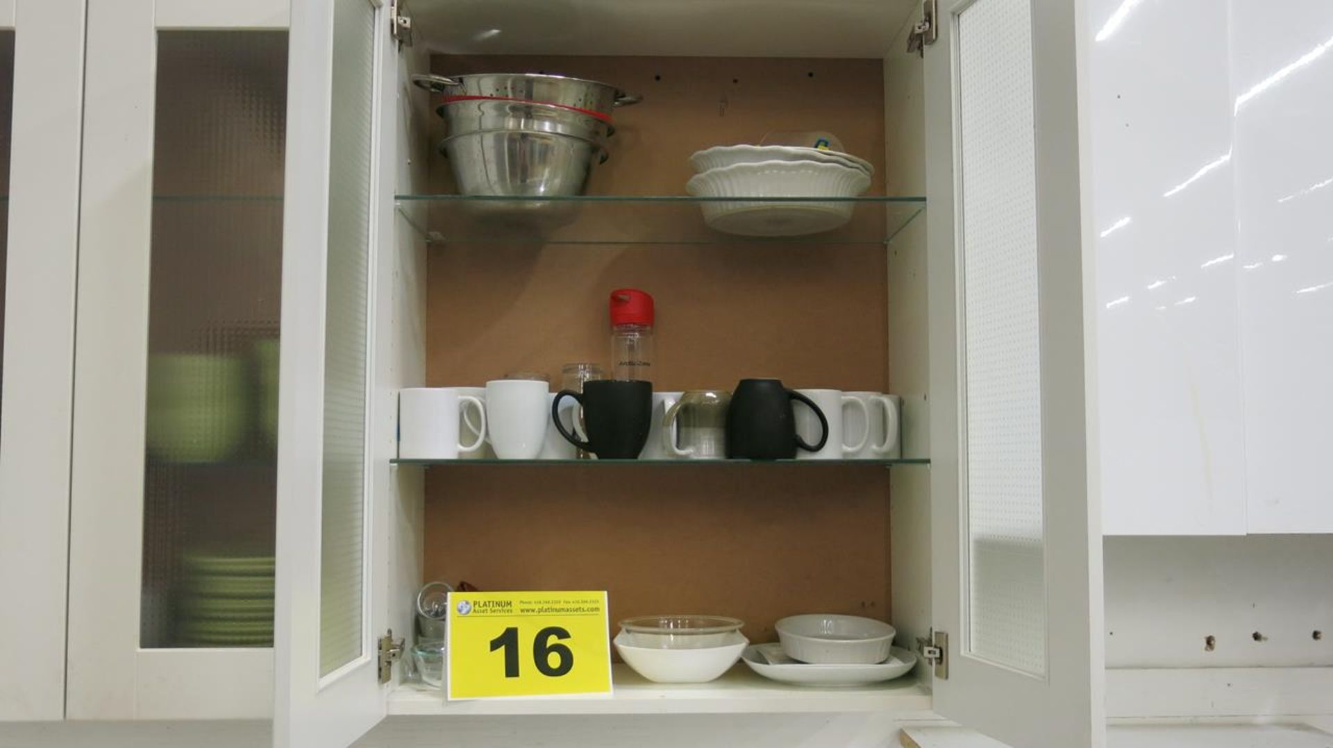 LOT OF ASSORTED KITCHENWARE