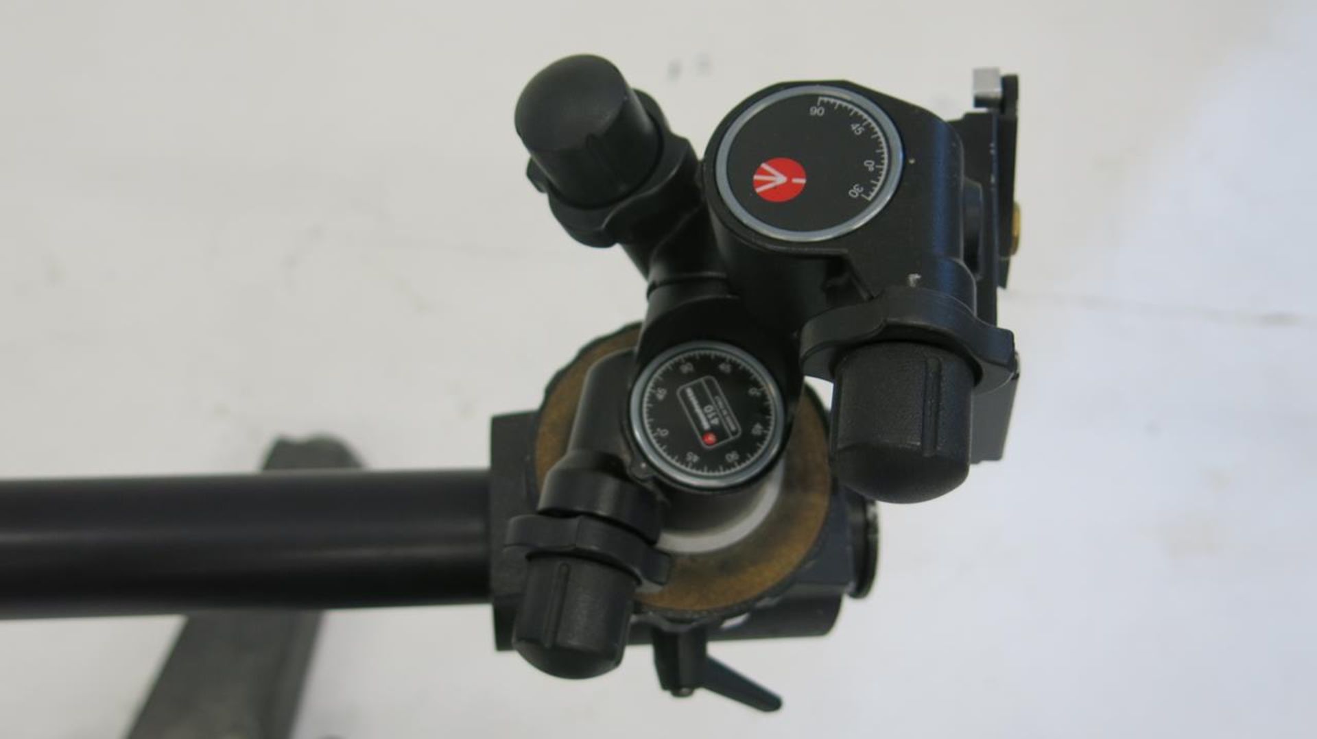 MANFROTTO, SALON, 7', ADJUSTABLE CAMERA STAND WITH MANFROTTO, 410, 3-WAY, GEARED, PAN AND TILT HEAD - Image 4 of 4