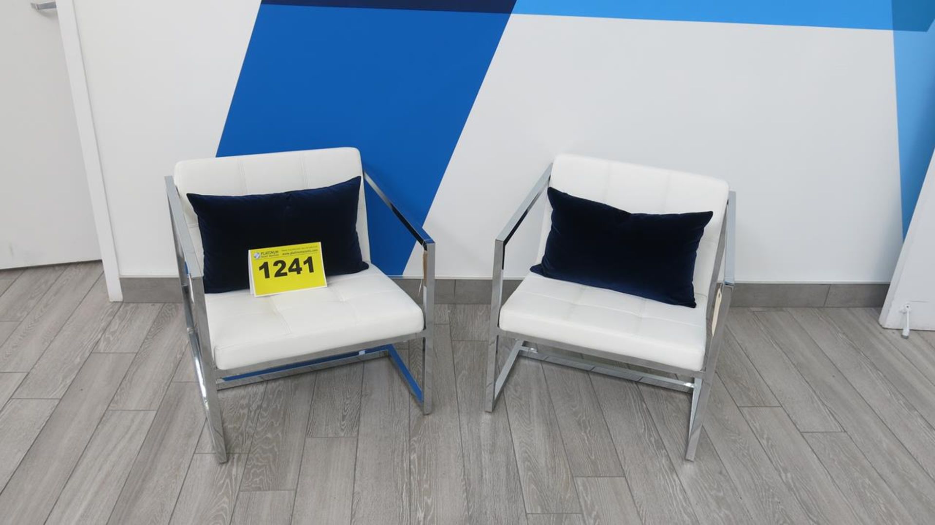 WHITE, PLASTIC ARM CHAIRS WITH METAL LEGS