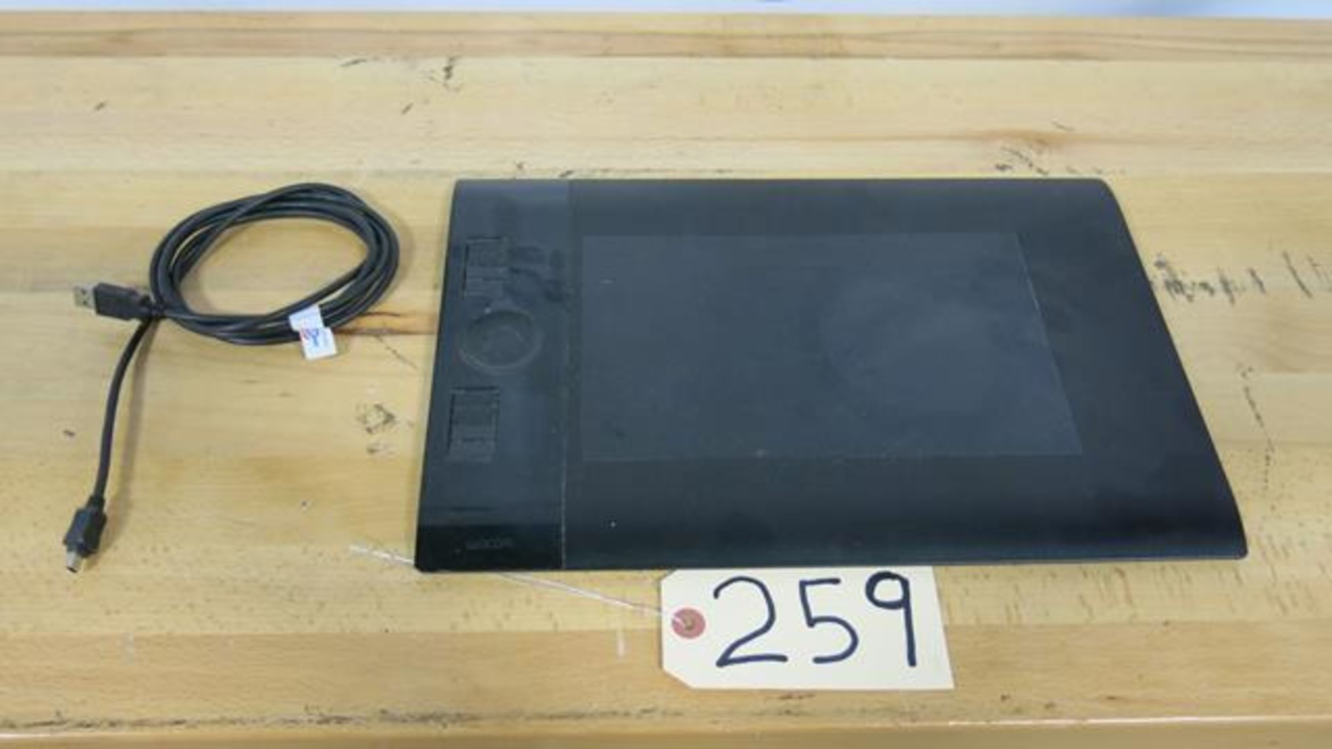 WACOM, PTK-640, MEDIUM, USB WIRED, GRAPHICS TABLET (UNIT NOT FUNCTIONING) (TAG#259)