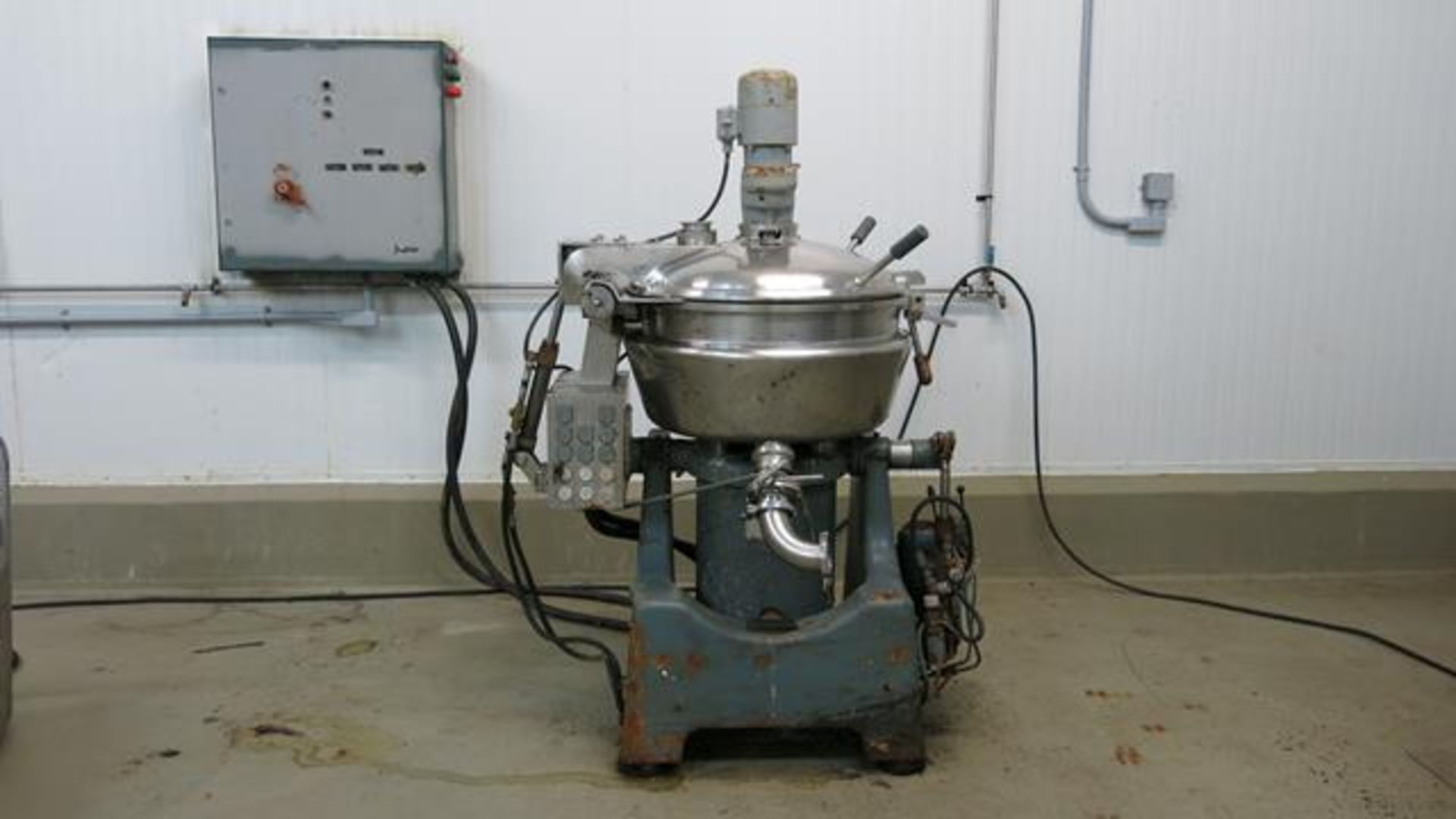 STEPHAN, UM130E-6NT, 30 HP, VERTICAL CUTTER / MIXER, 28" HOPPER, S/N 80IU3681 (RIGGING $250) - Image 2 of 7